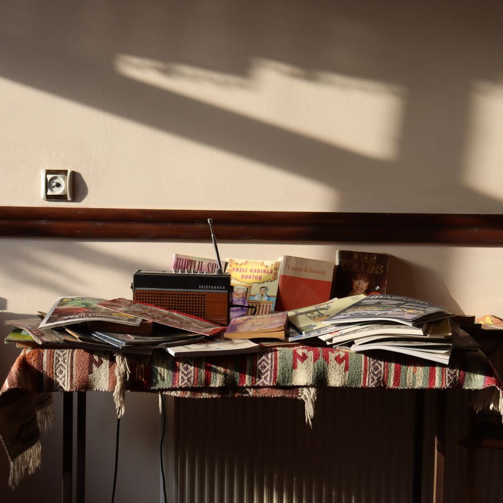 Bannockburn — student move with boxes and a van