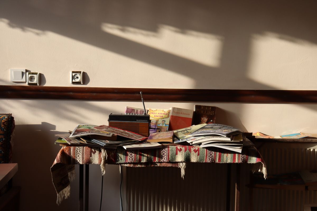 student moves in Cheam — Loaded properly: blankets, straps and a plan in Cheam