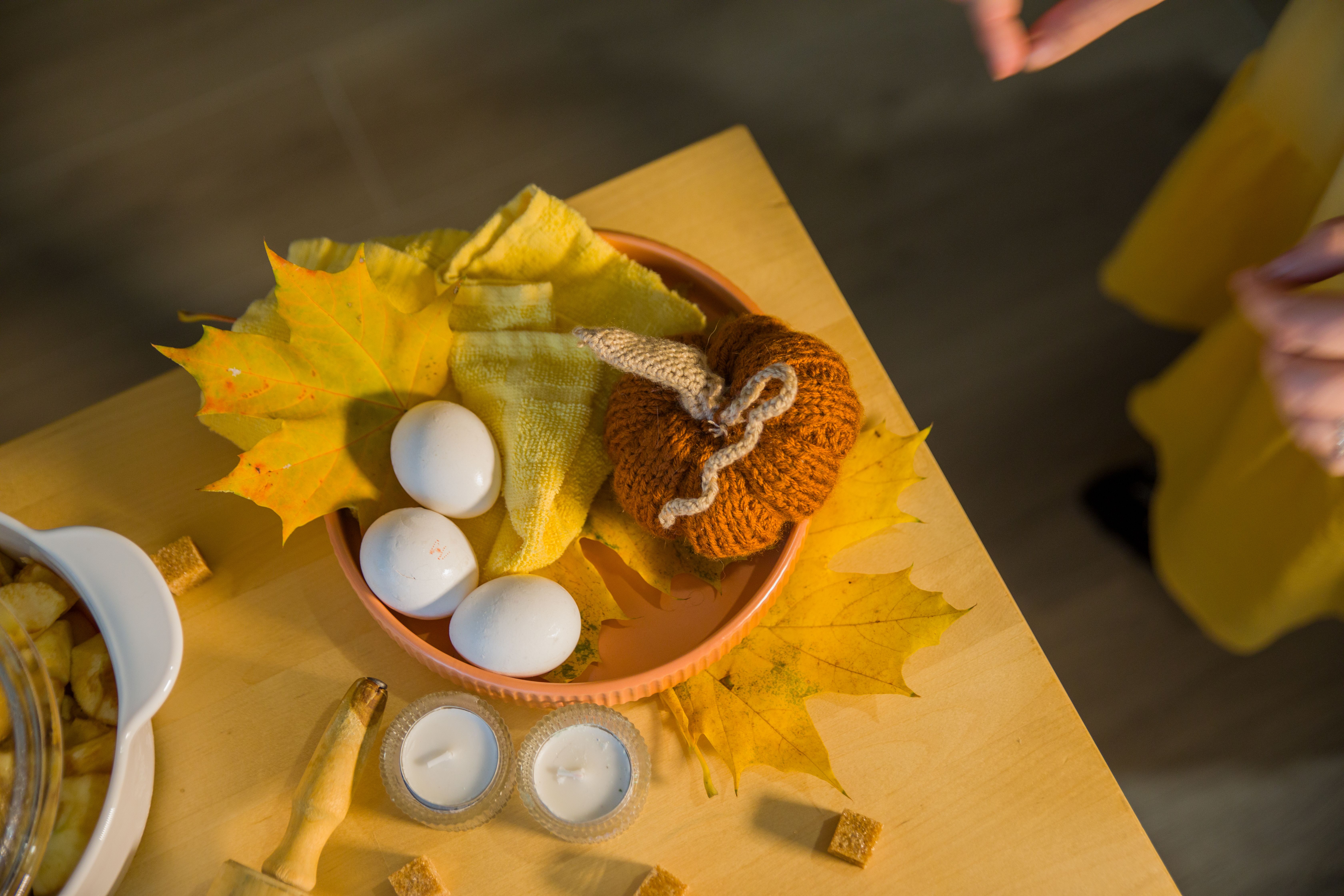 Zachte pastelkleuren in moderne herfstinterieurs.