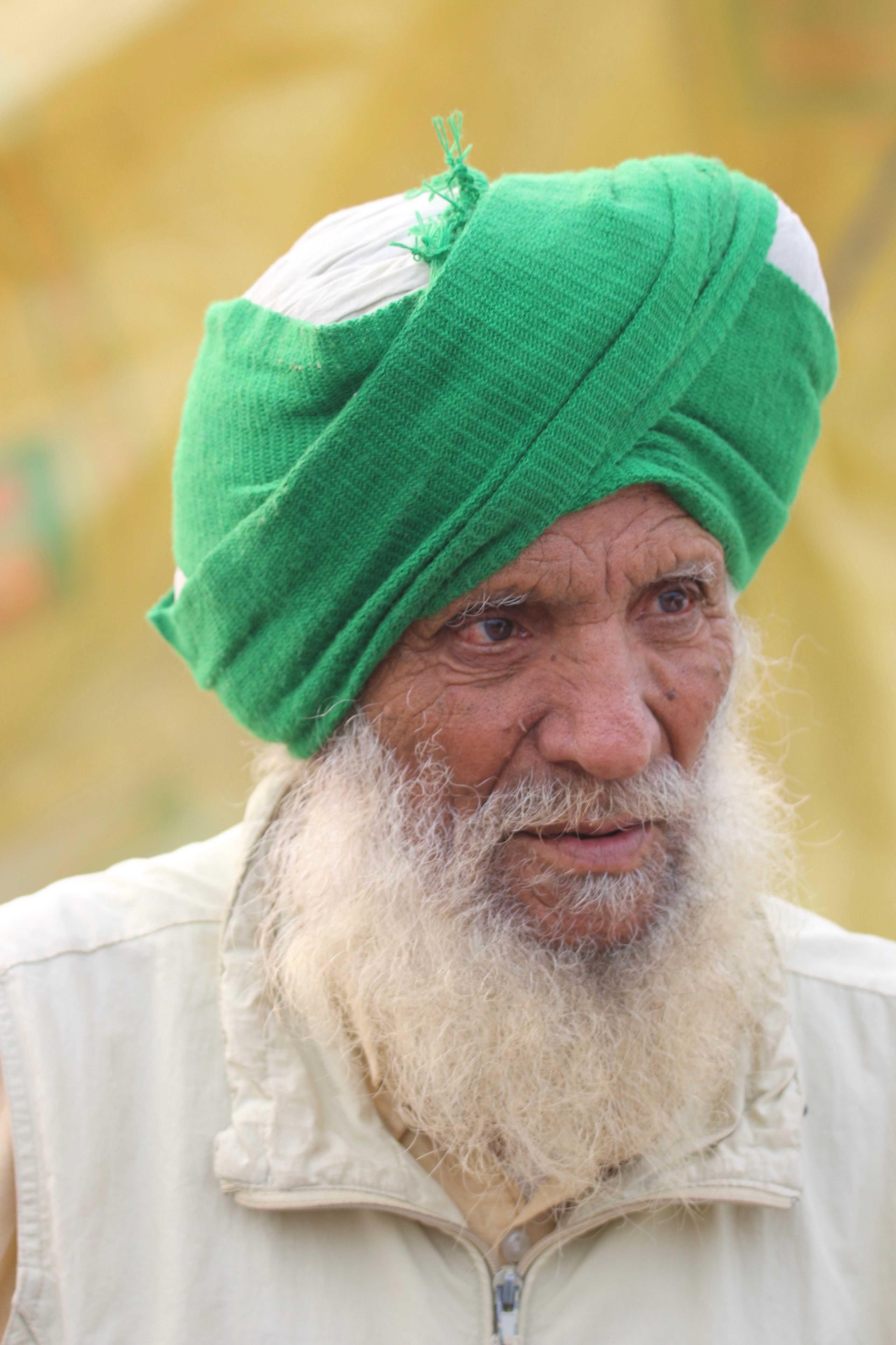 Elderly man in green turban portrait outdoors · Free Stock Photo