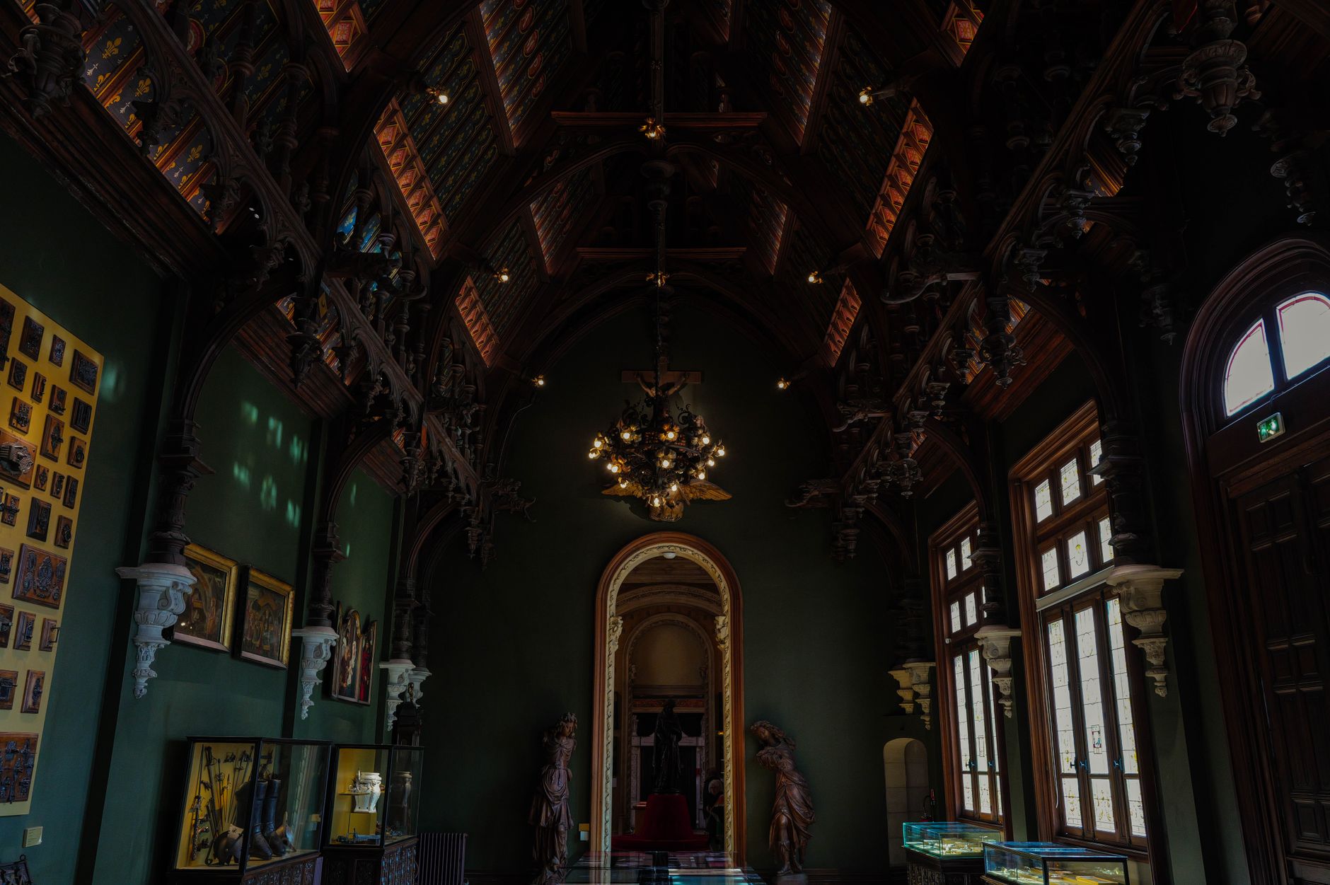 Private guests entering a historic theatre for an international cultural evening