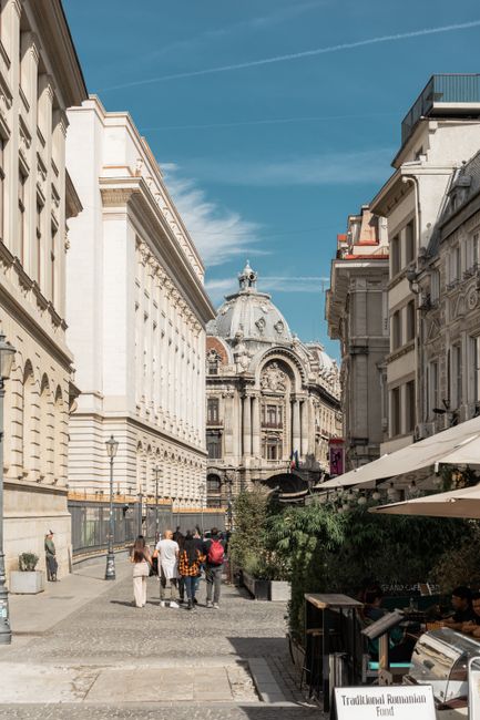 Stradă din centrul Bucureștiului aproape de sediul Academiei Învățare Modernă