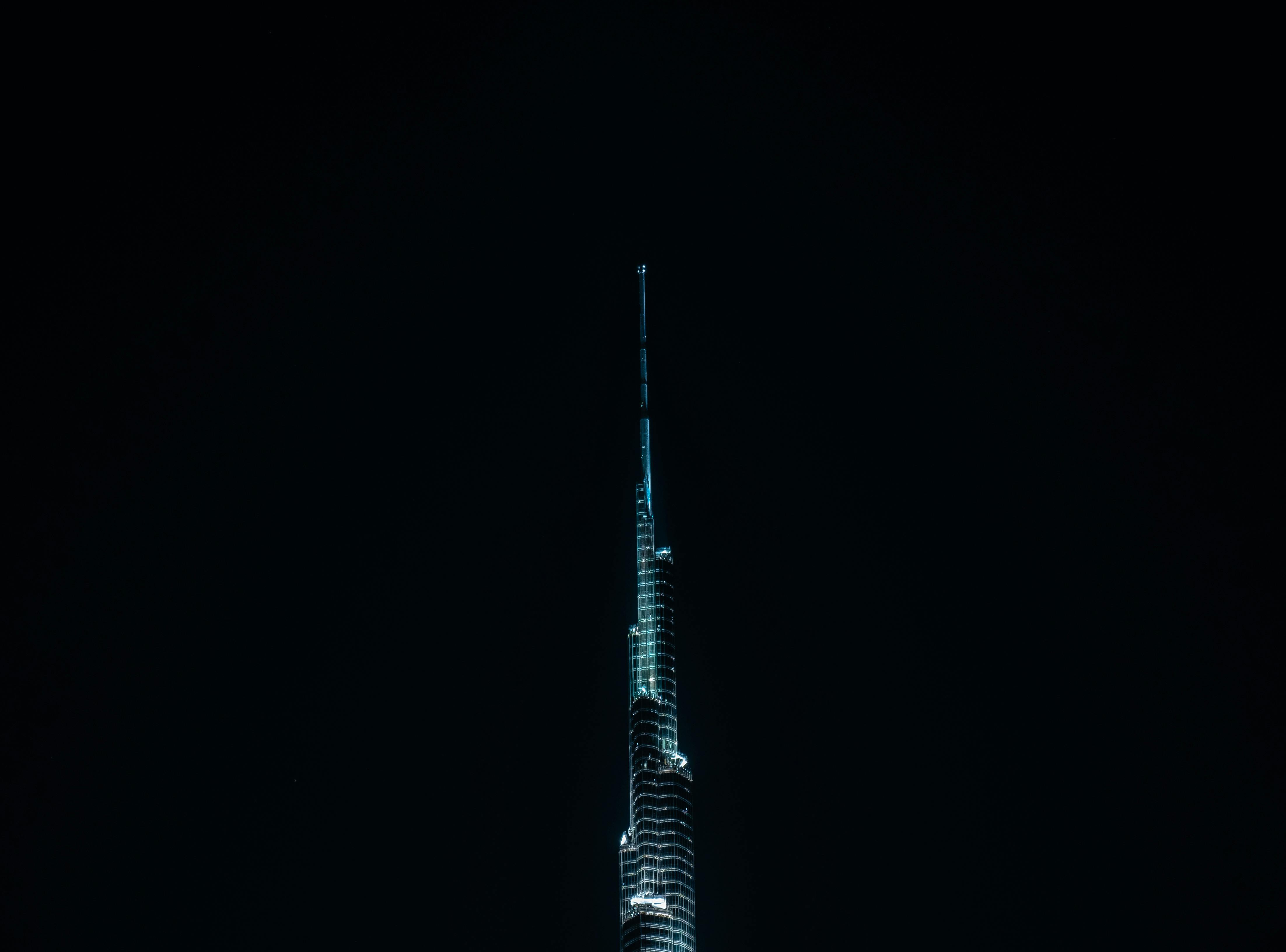 bezplatná Burdž Chalífa Osvětlená Proti Noční Obloze Základová fotografie