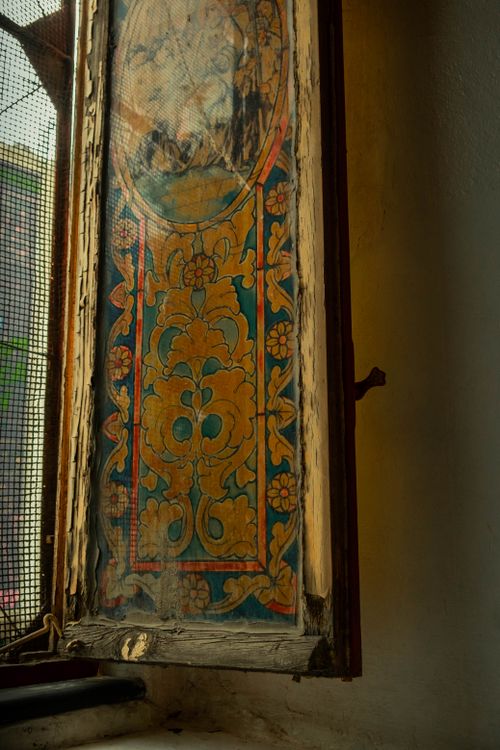 Free Detailed stained glass window with floral patterns in İstanbul. Stock Photo