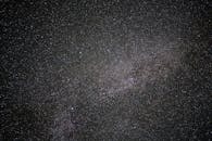 令人惊叹的星空景象展示了银河系