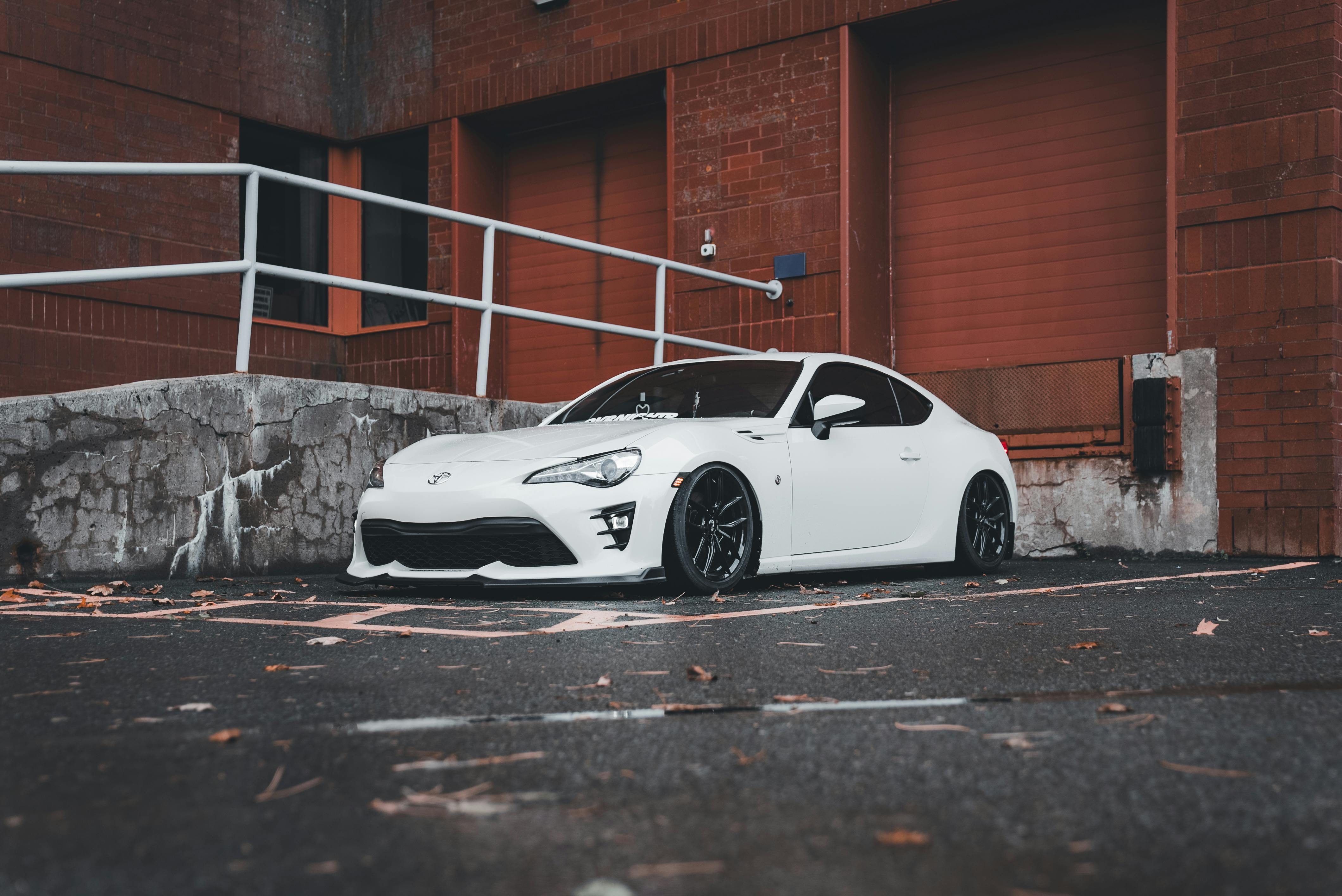 fitment architecture automotive data integration — Photo by Erik Mclean on Pexels