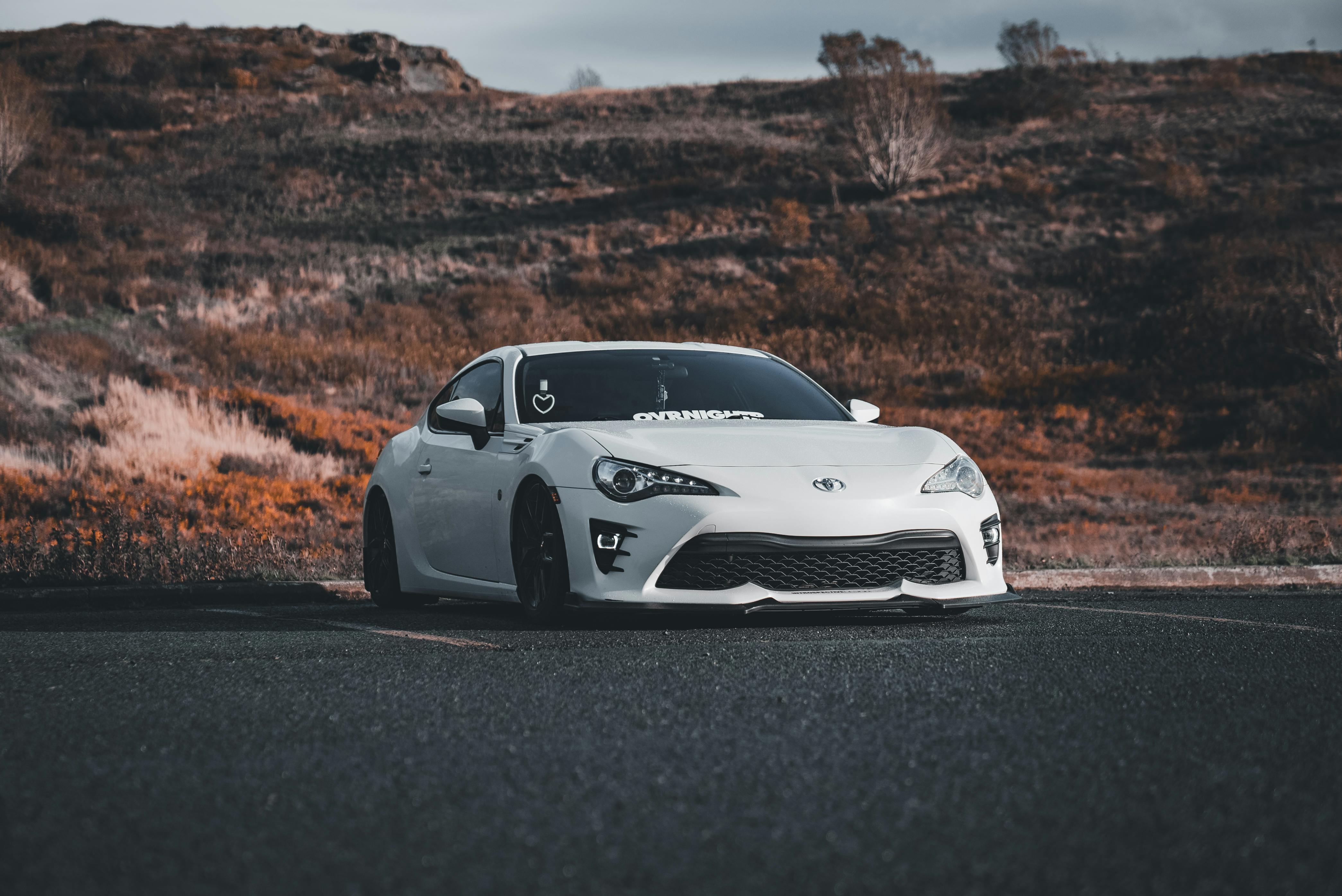 Toyota recalls 550,000 vehicles over seat defect — Photo by Erik Mclean on Pexels
