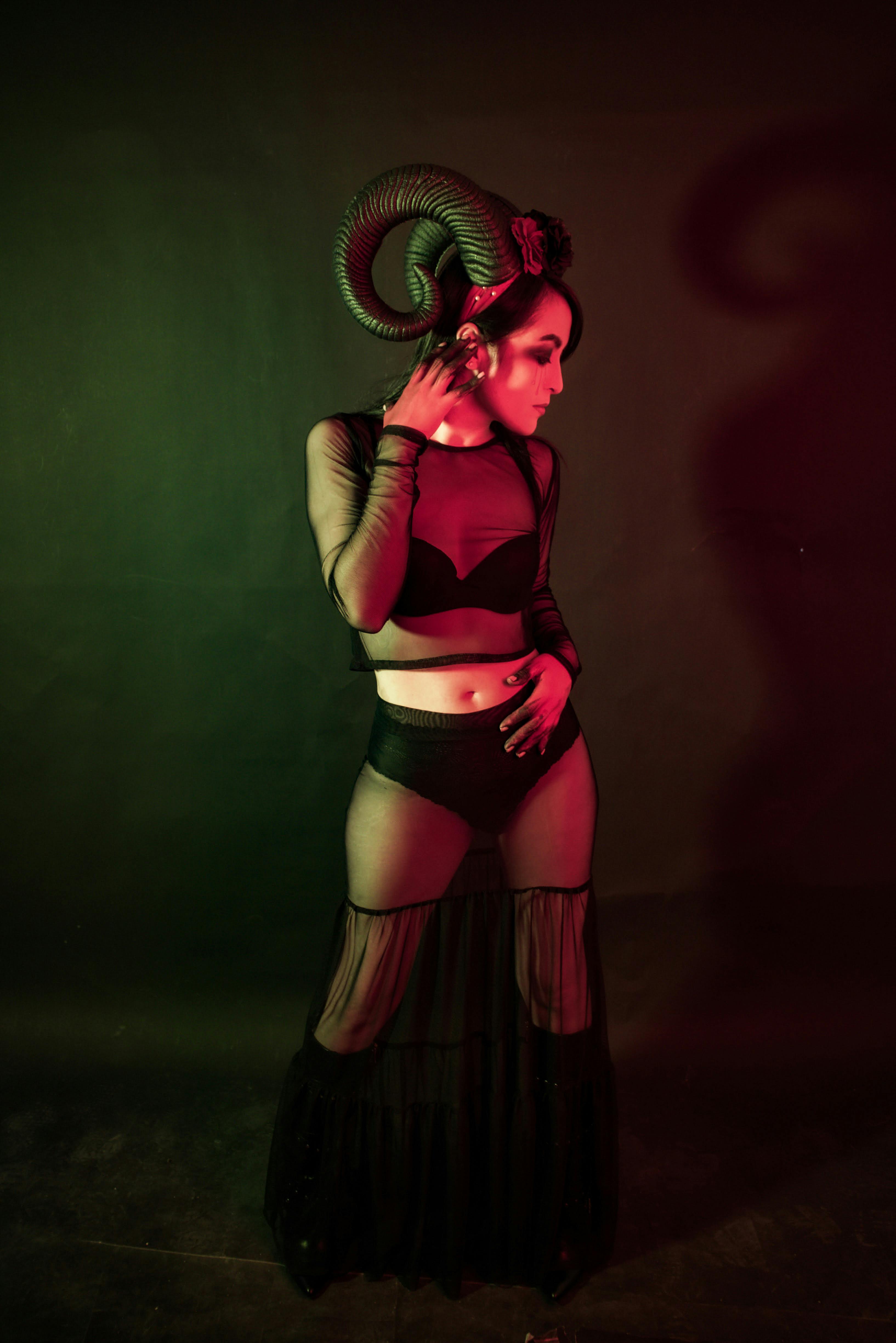 grátis Retrato De Fantasia Com Iluminação Dramática Foto profissional