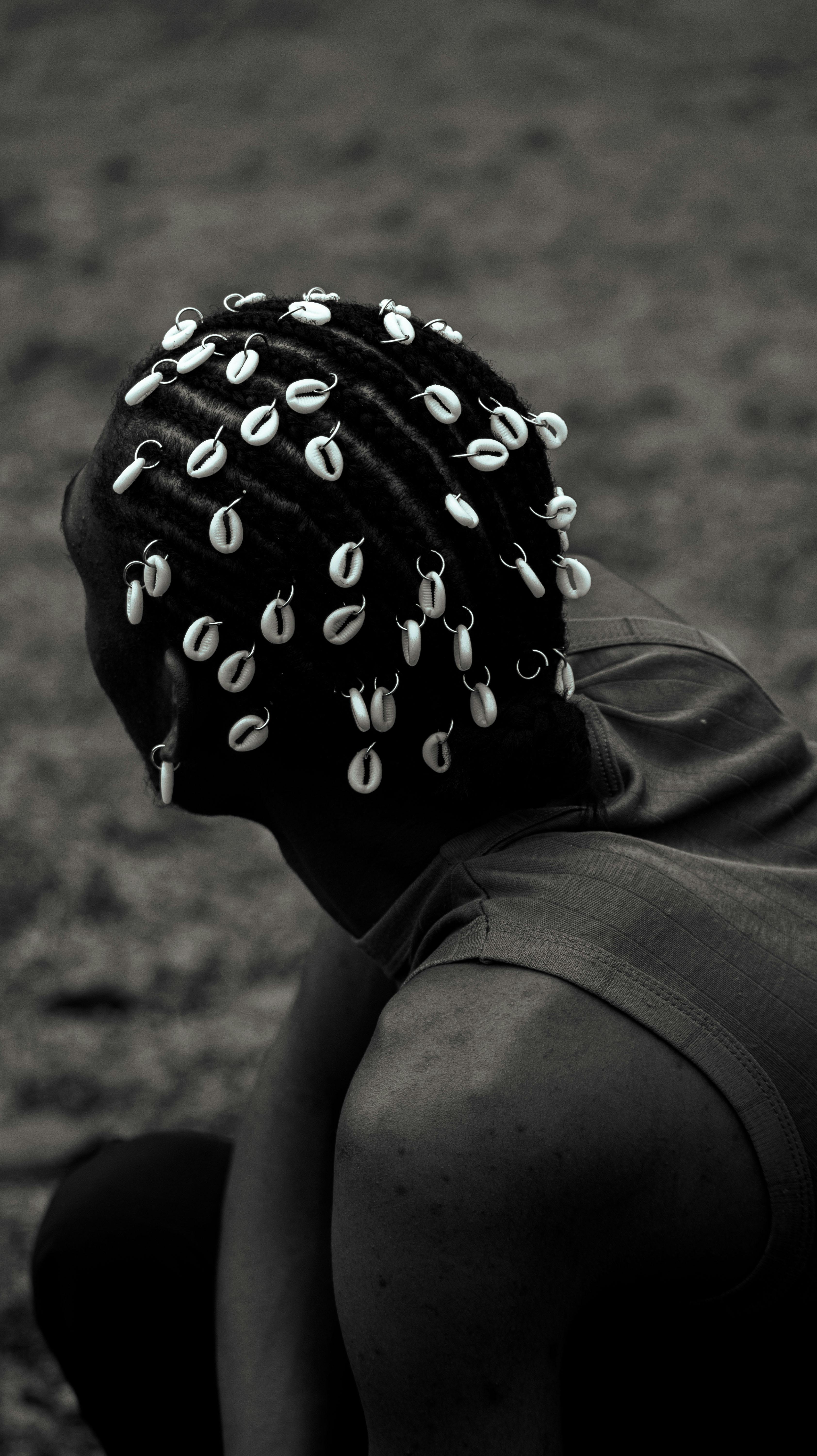 Gratuit Portrait Monochrome Avec Accessoires Pour Cheveux En Coquillage Photos