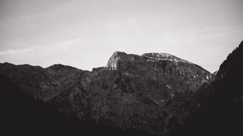 Free Black and white image of rugged mountains in Tirol, capturing their dramatic peaks. Stock Photo