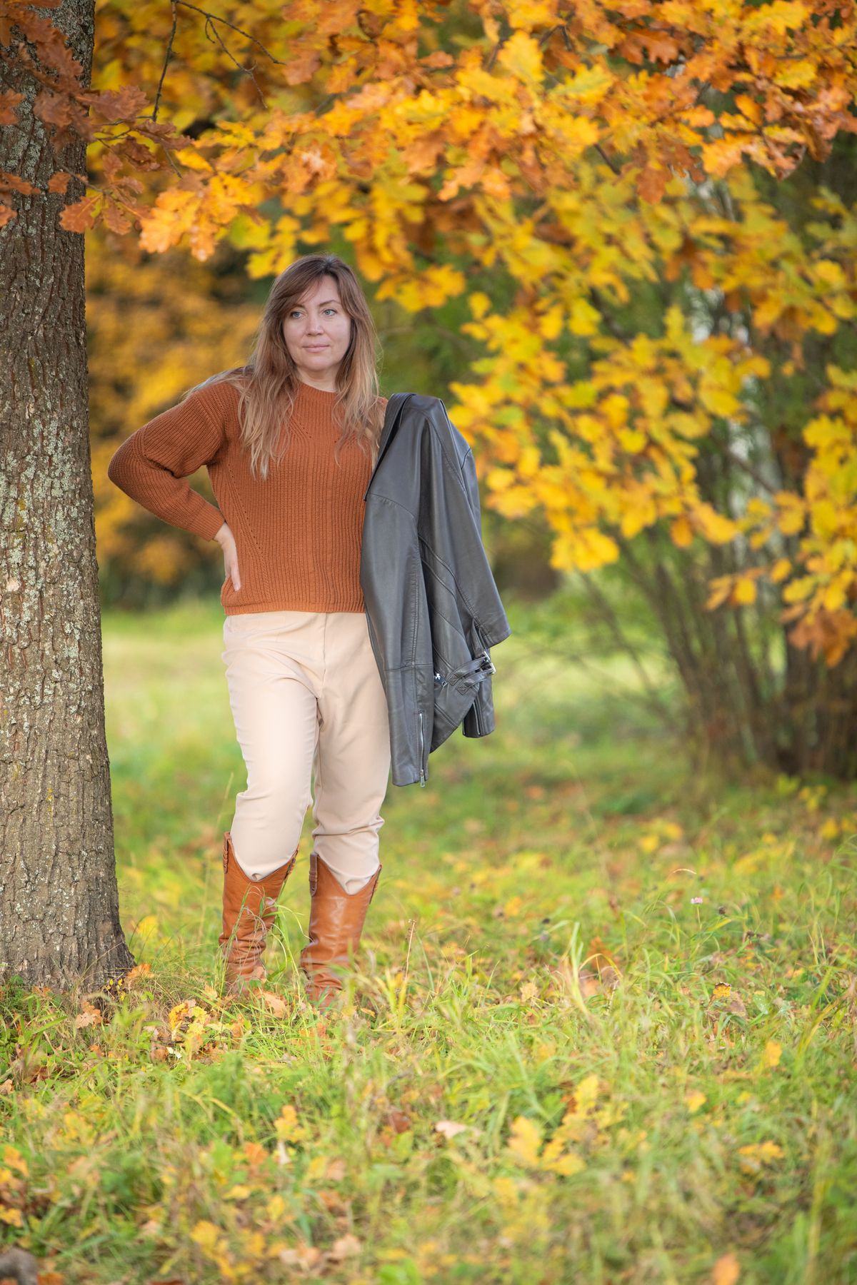 Equestrian Outfits for Women — 7 Riding Boots and Heritage Looks for Fall Woman in a checked coat in autumn