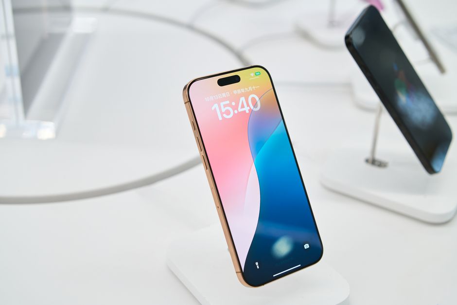 テクノロジーショーケースで展示された最新のスマートフォン