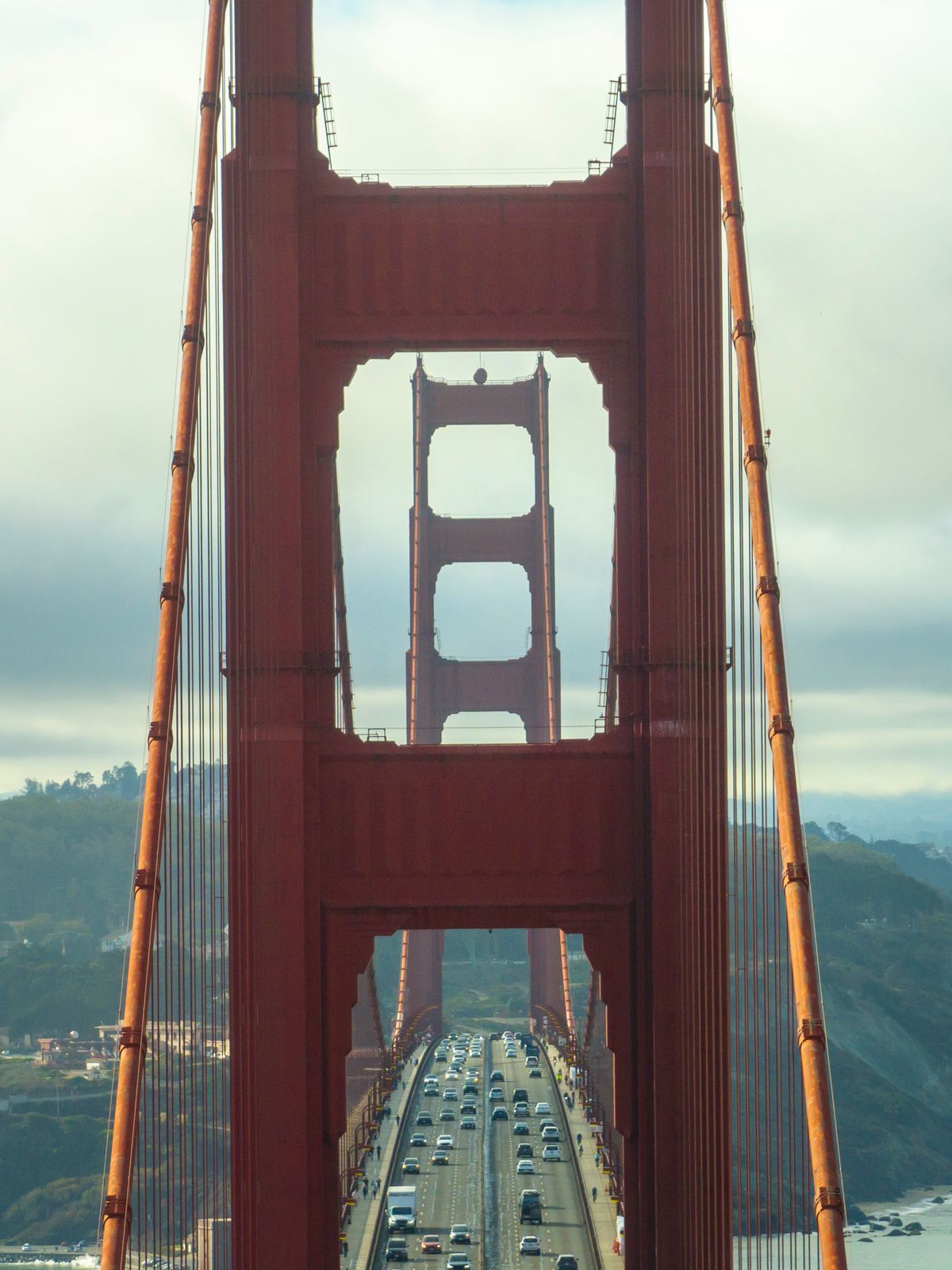 Cars on the Golden Gate Bridge · Free Stock Photo