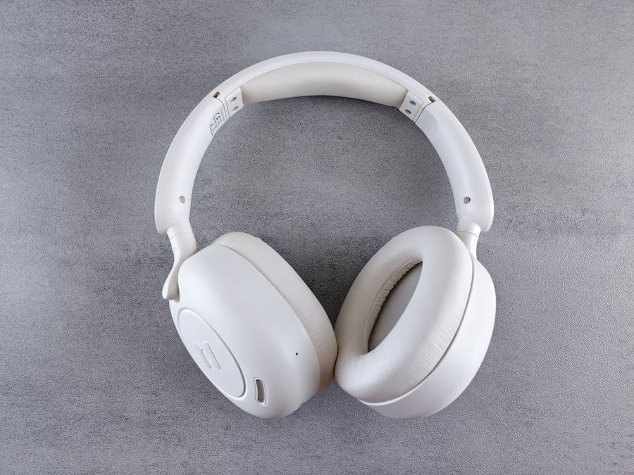 Bose QuietComfort Ultra Headphones white smoke over-ear headphones
