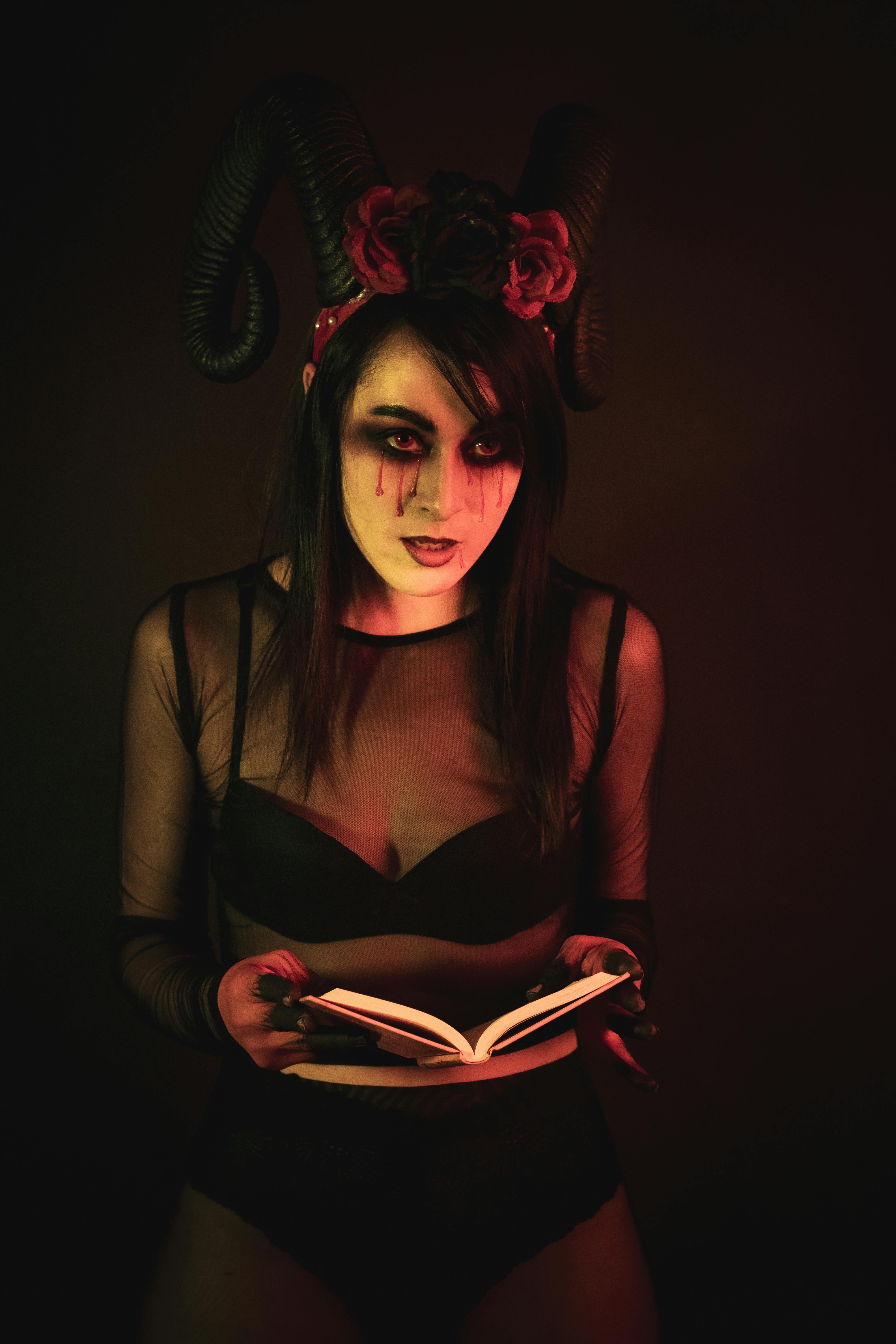 Gratuit Portrait D'halloween Sombre Avec Costume De Démon Photos