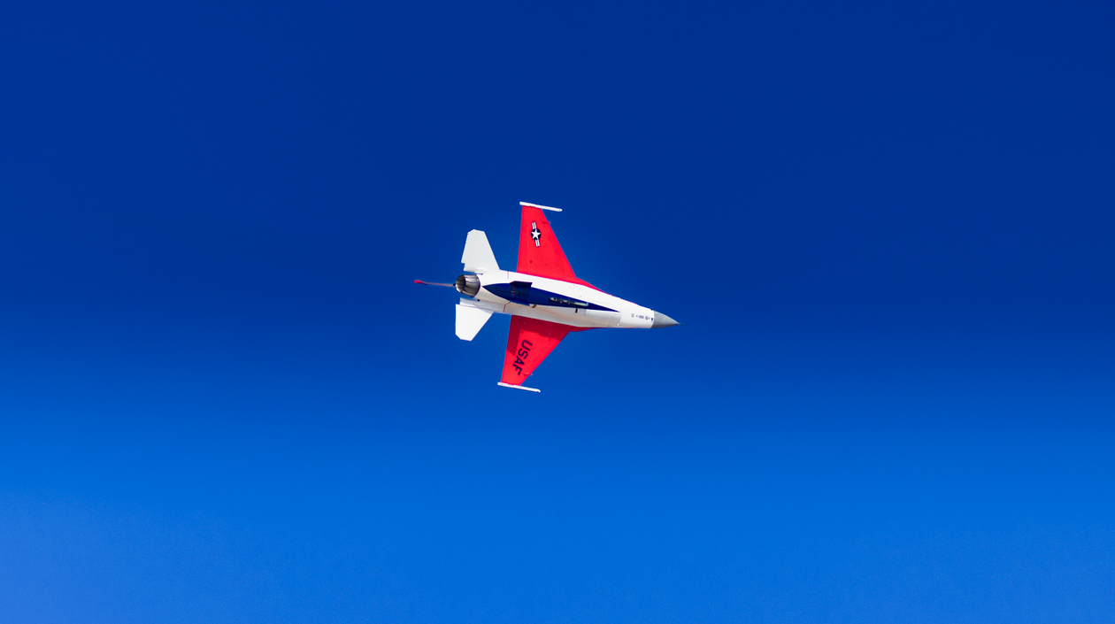 Dynamic Jet Performing Aerial Maneuvers · Free Stock Photo