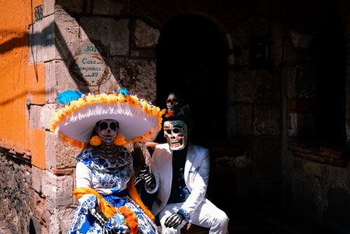 Free Vibrant Day of the Dead costumes and makeup in a traditional setting. Stock Photo