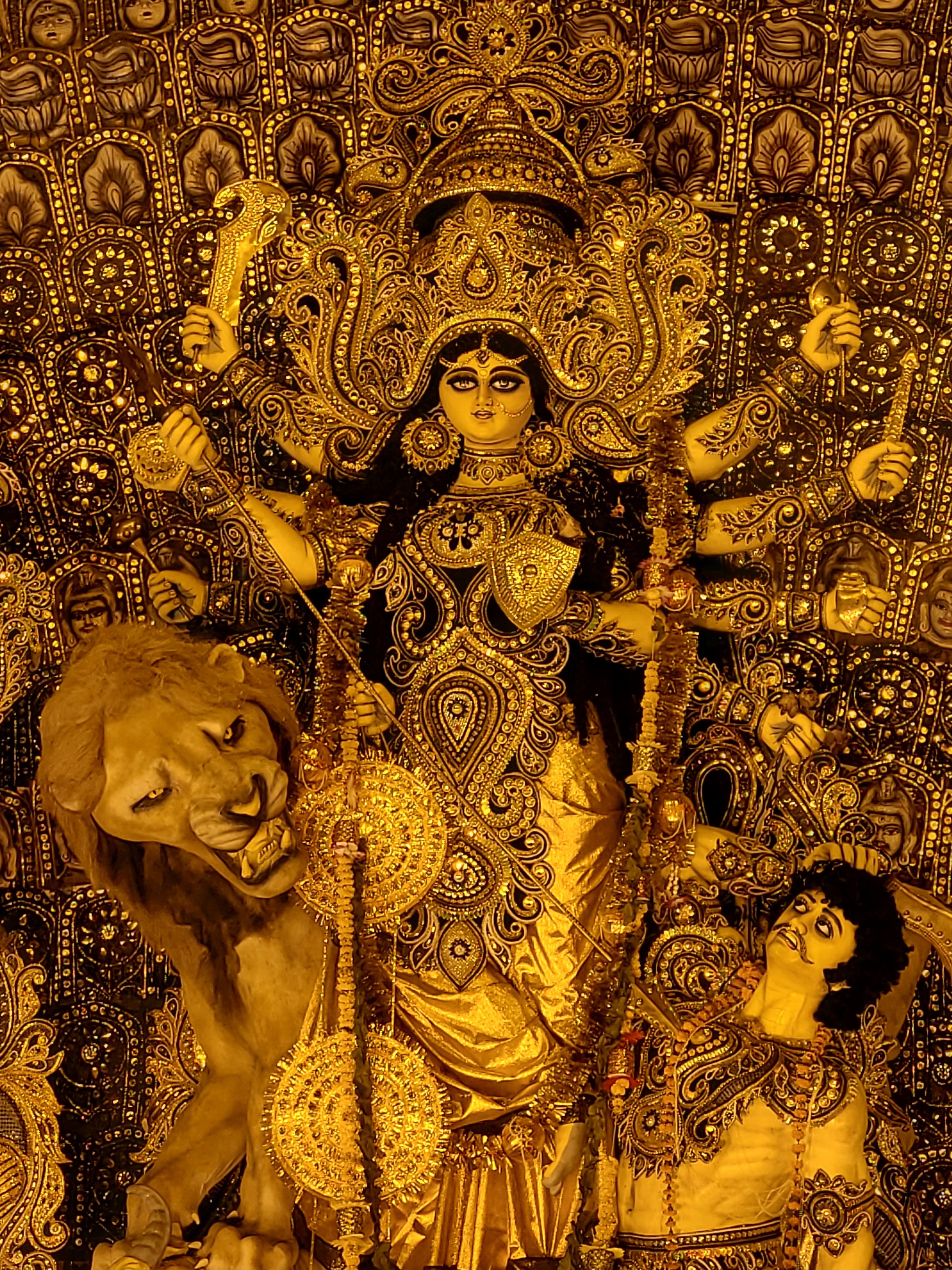 माँ दुर्गा की सजी हुई प्रतिमा