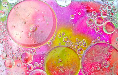 Free Colorful abstract image featuring oil bubbles on water with a vivid, vibrant background. Stock Photo