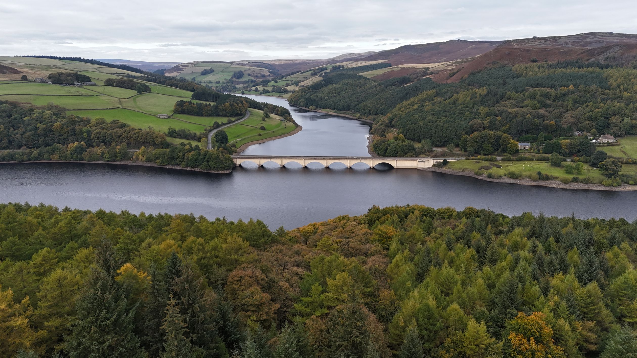 Aerial View Of Ladybower Reservoir In Autumn Free Stock Photo aerial-view-of-ladybower-reservoir-in-autumn-free-stock-photo