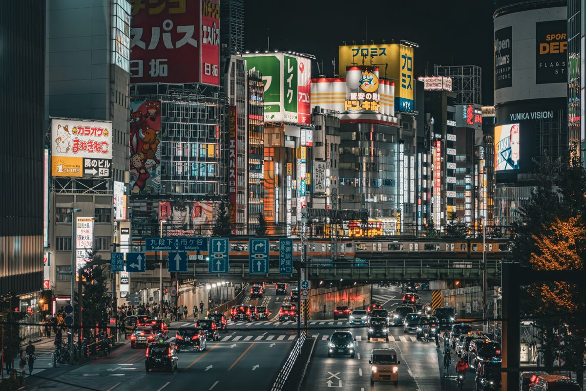 Vibrant Nightlife Scene in Shinjuku, Tokyo · Free Stock Photo