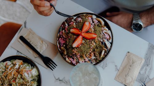 Free Top view of a dessert bowl with fresh strawberries, perfect for food enthusiasts. Stock Photo