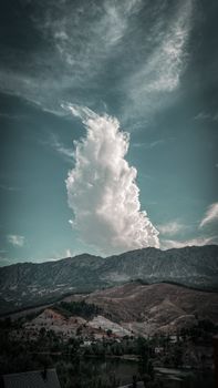 Towering cloud formation above the scenic mountains of Kahramanmaraş, Türkiye.