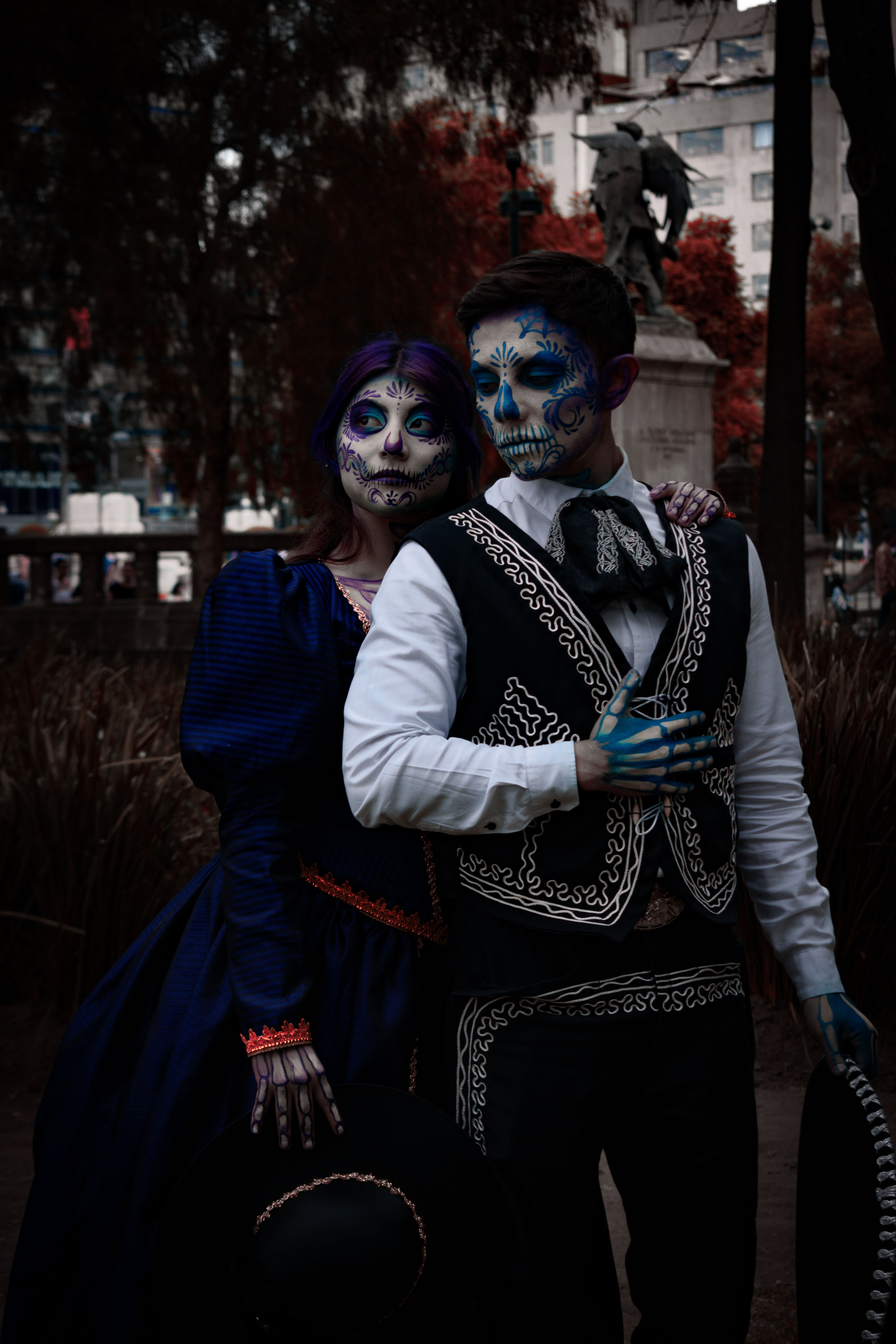 colorful-day-of-the-dead-couple-in-traditional-dress-free-stock-photo