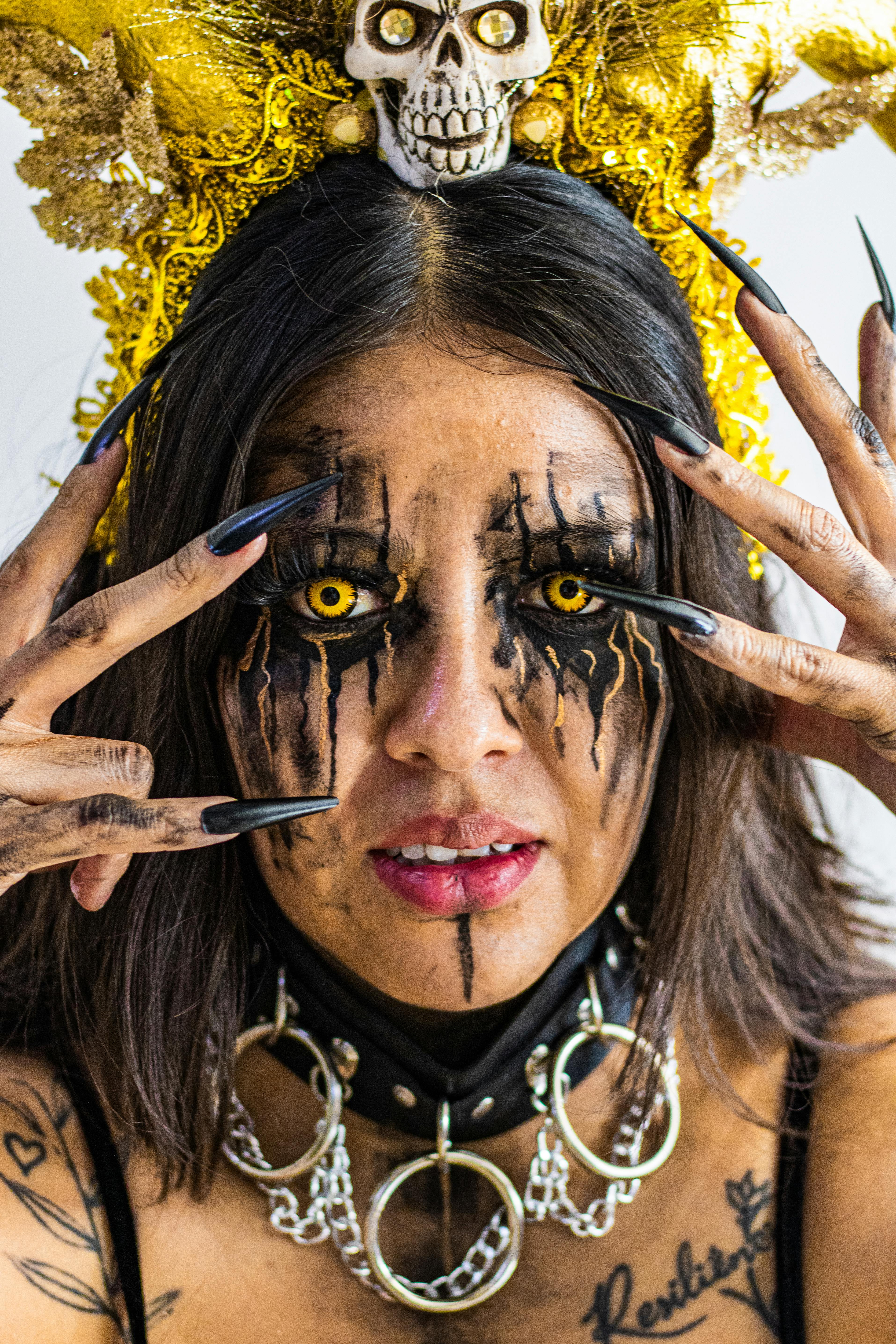 Gratuit Portrait De Maquillage D'halloween Intense Avec Coiffe De Crâne Photos