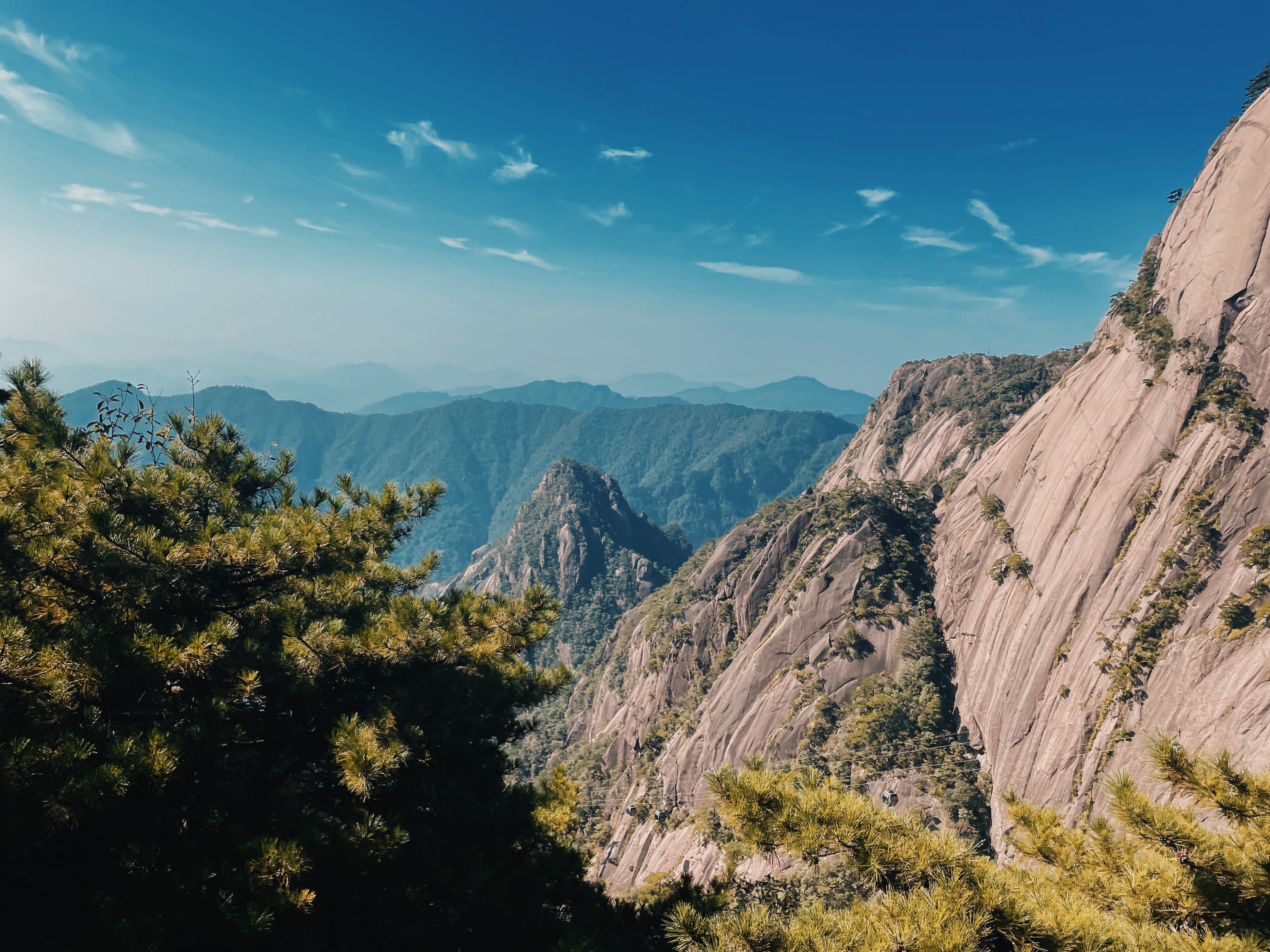 Huangshan North Sea Scenic Area: Cloud Sea, Pine Trees & the Best Mountain Views