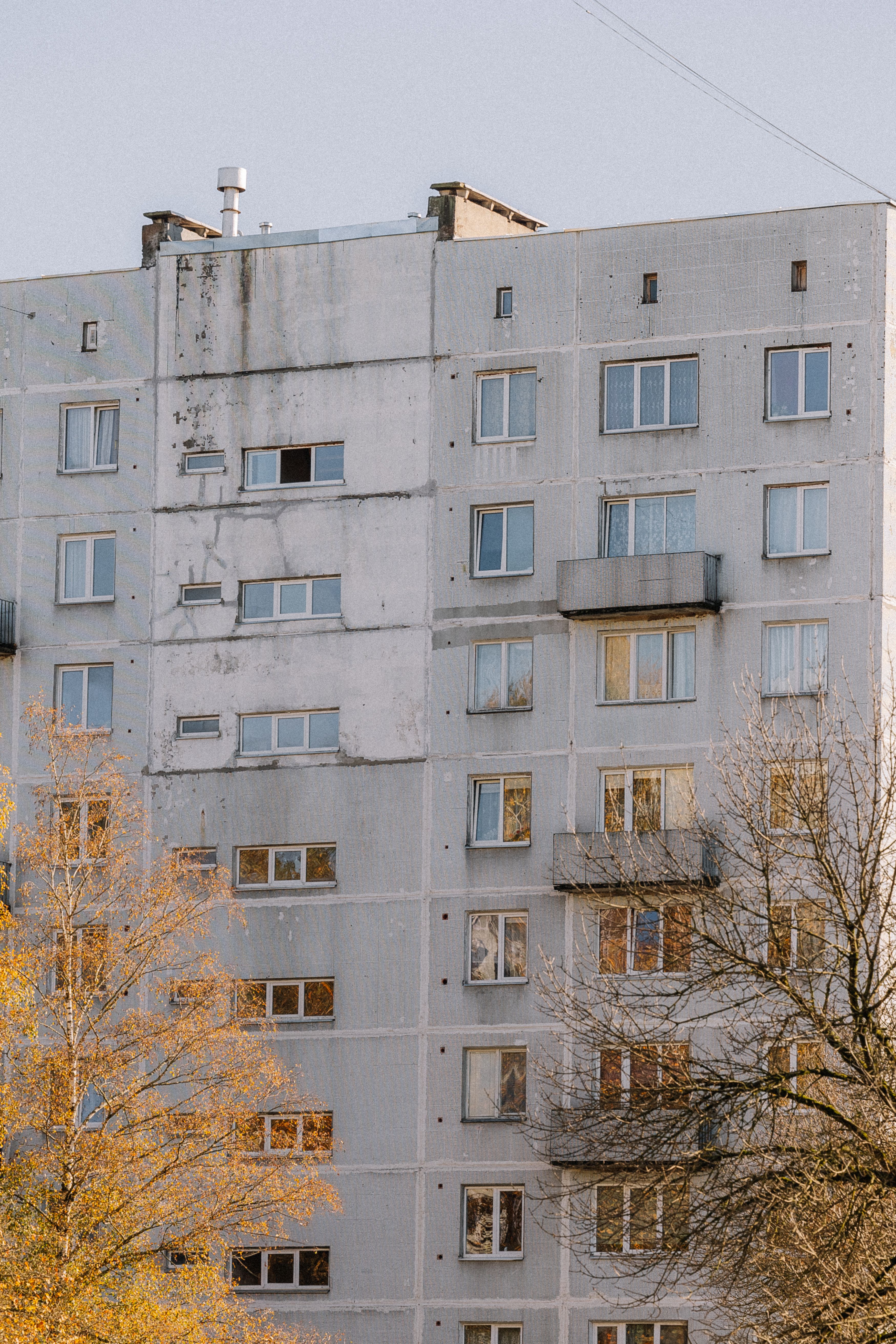 High-rise Apartment Building in Autumn · Free Stock Photo