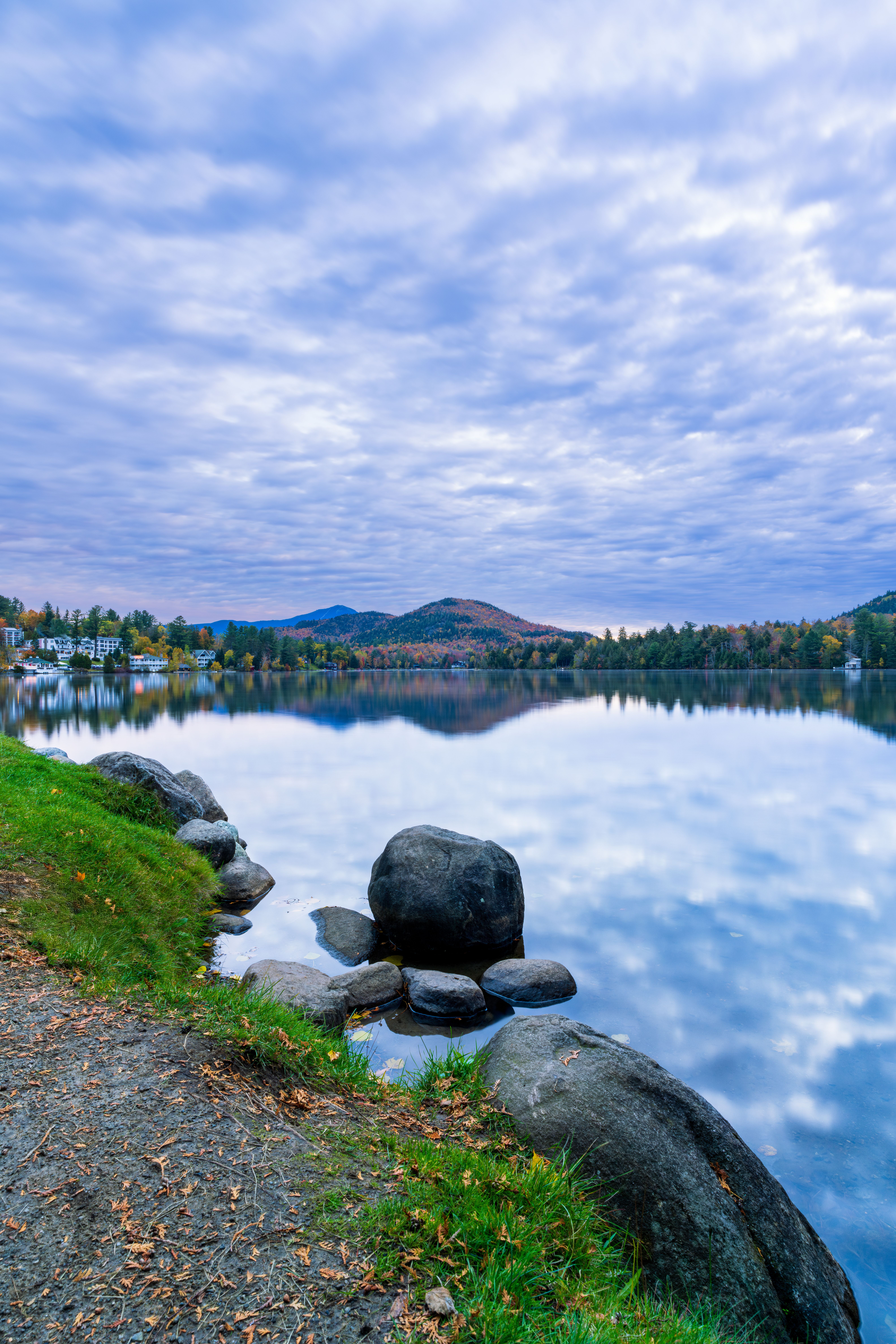 Peaceful Mirror Lake Reflection in Autumn · Free Stock Photo