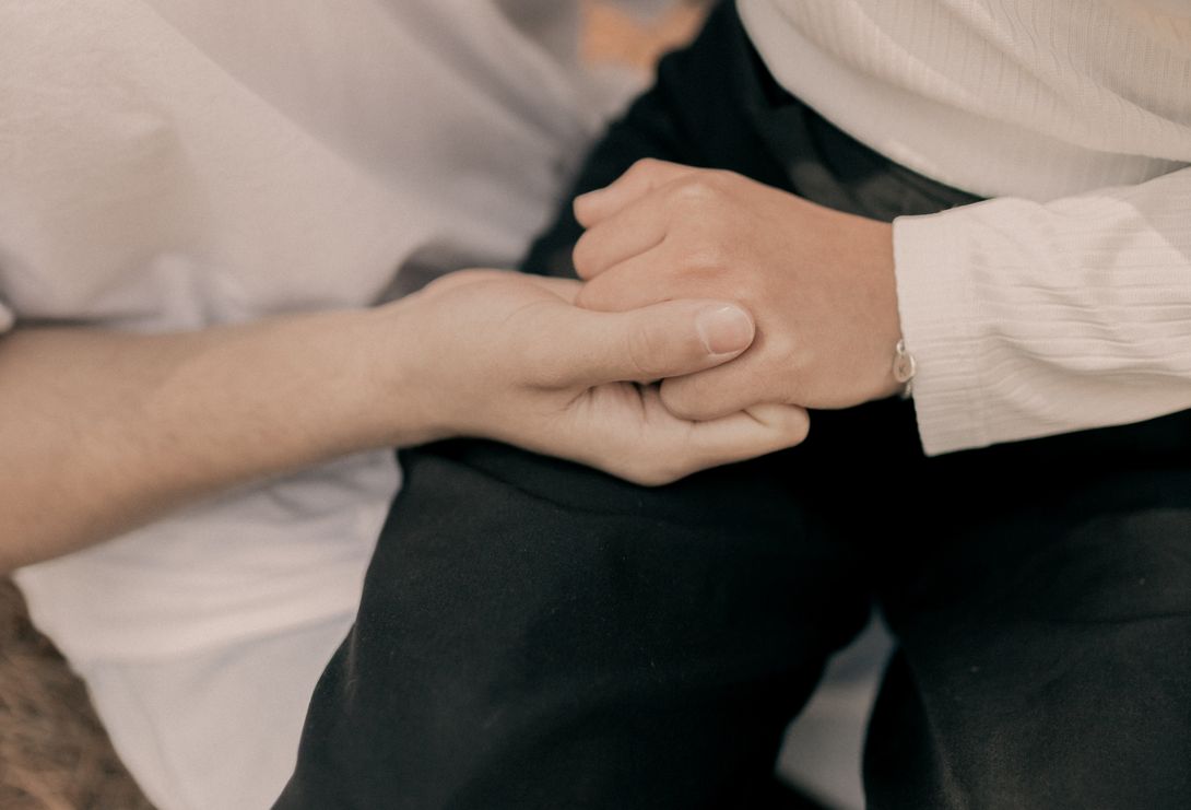 Online dating: starting a conversation on a niche platform