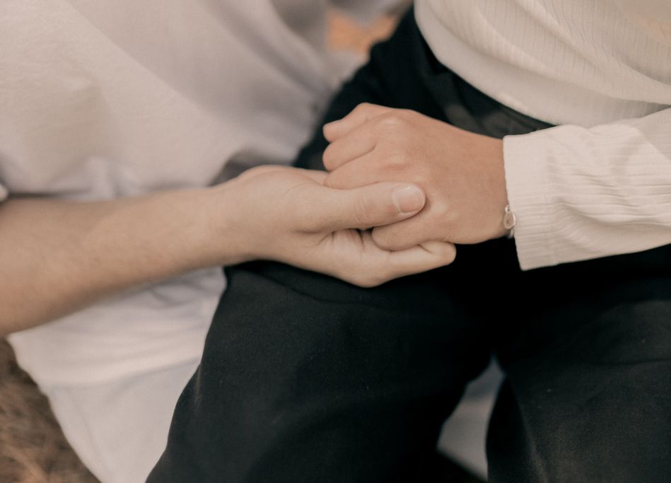 Online dating: starting a conversation on a niche platform