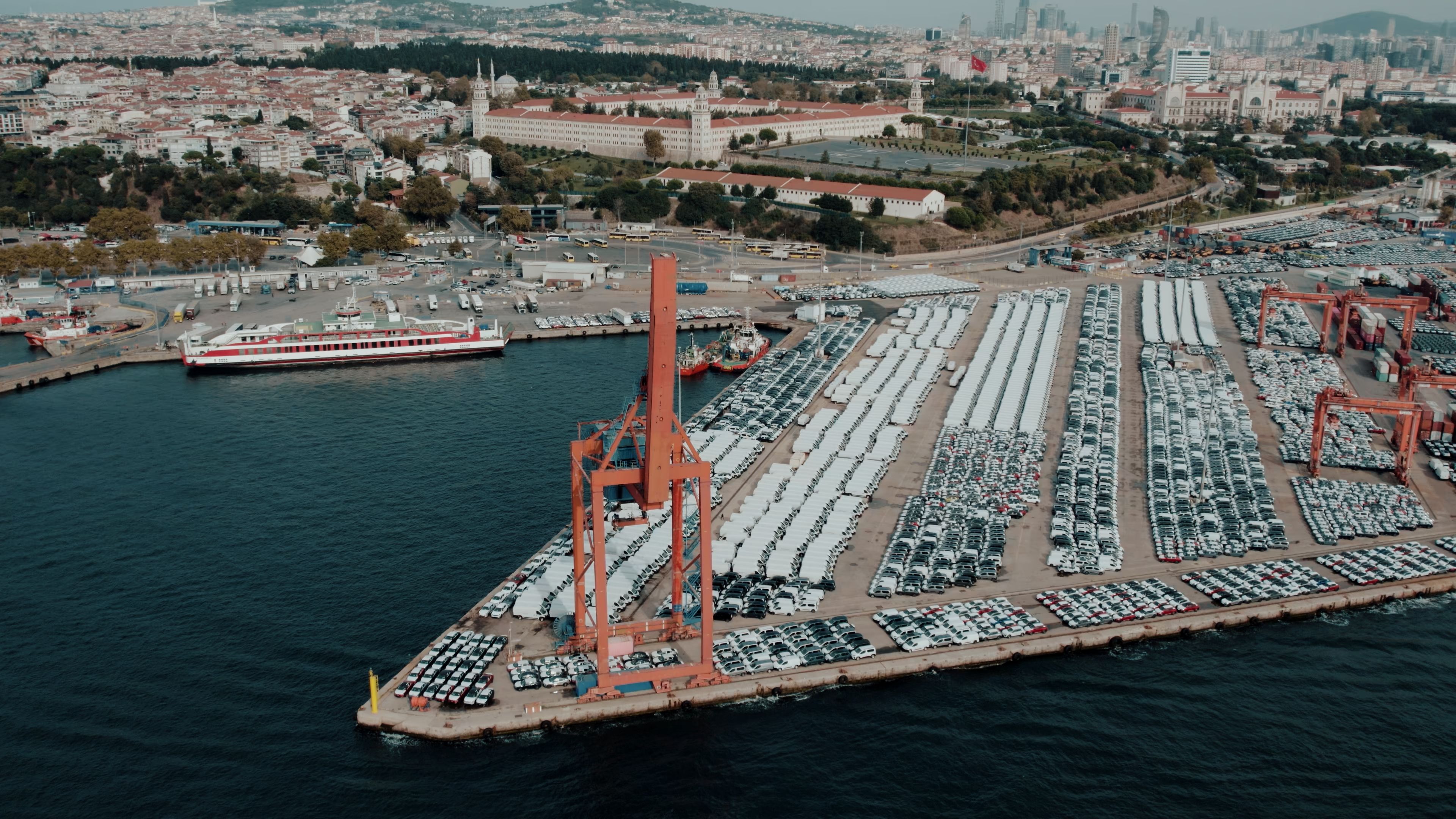 Vista Aérea De La Terminal De Transporte De Automóviles En Estambul ...