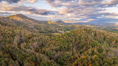 Free A breathtaking aerial view capturing the vibrant autumn colors of the Appalachian Mountains. Stock Photo