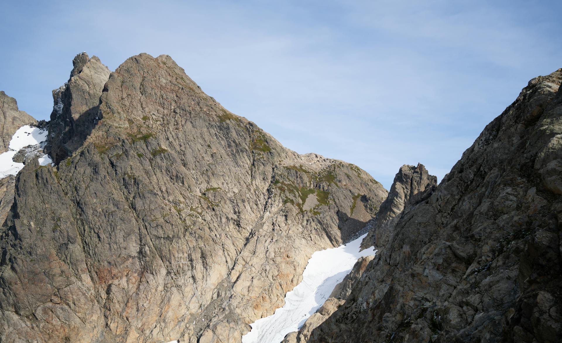 Majestic Mountain Range in Washington State