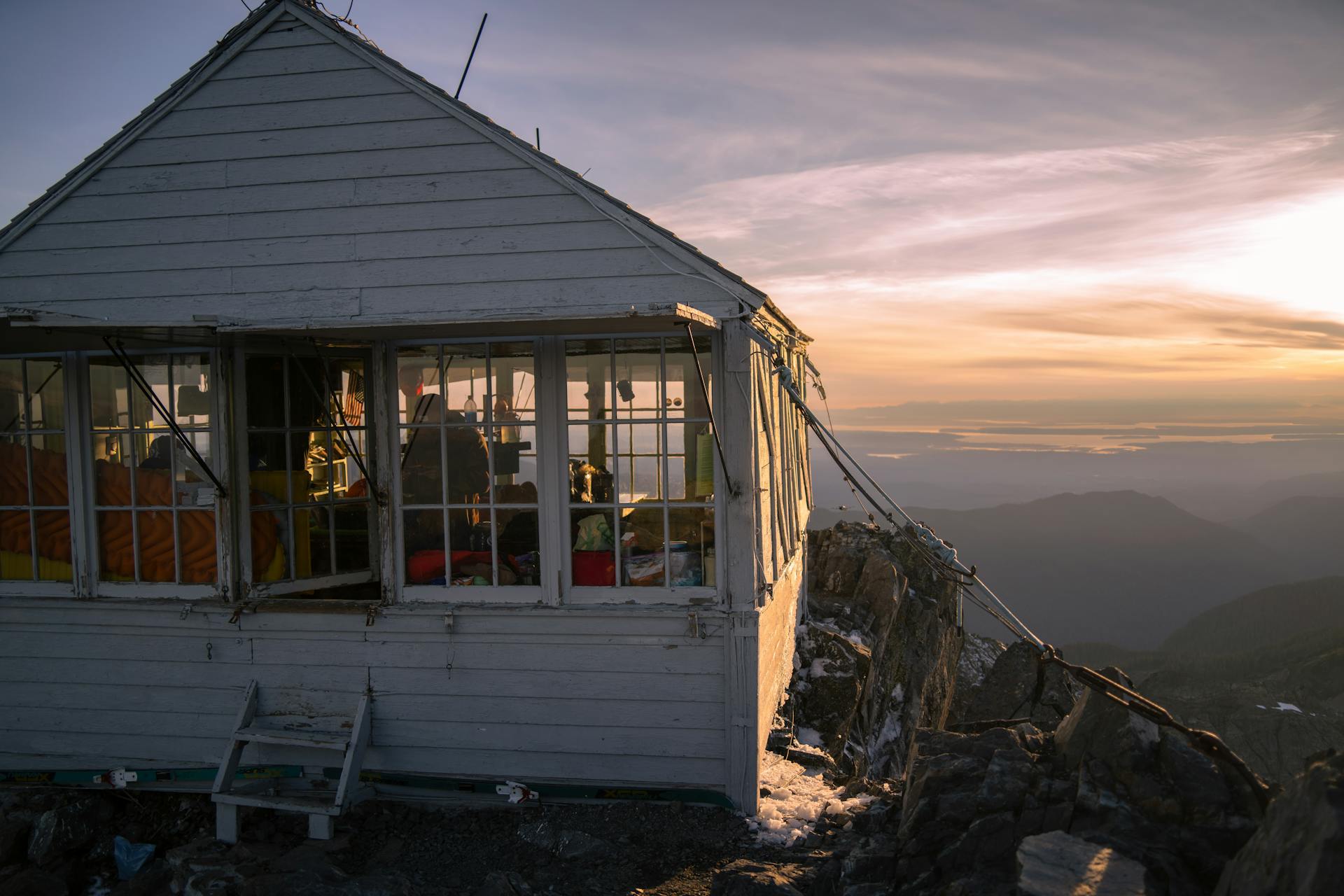 Scenic view of the Three Fingers lookout atop a mountain in Washington during sunset.