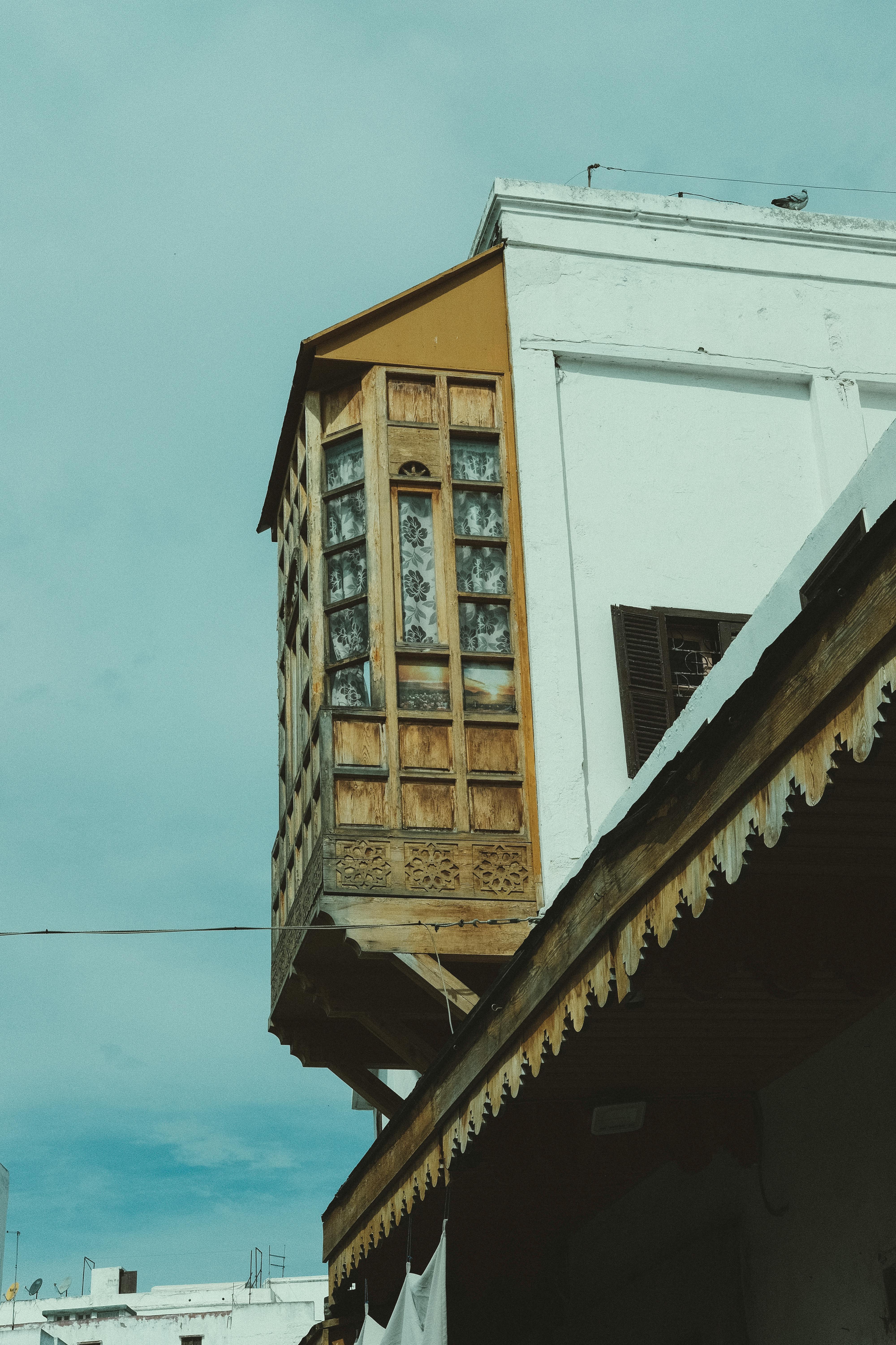 Gratis Arquitectura Tradicional De Madera Contra El Cielo Azul Foto de stock