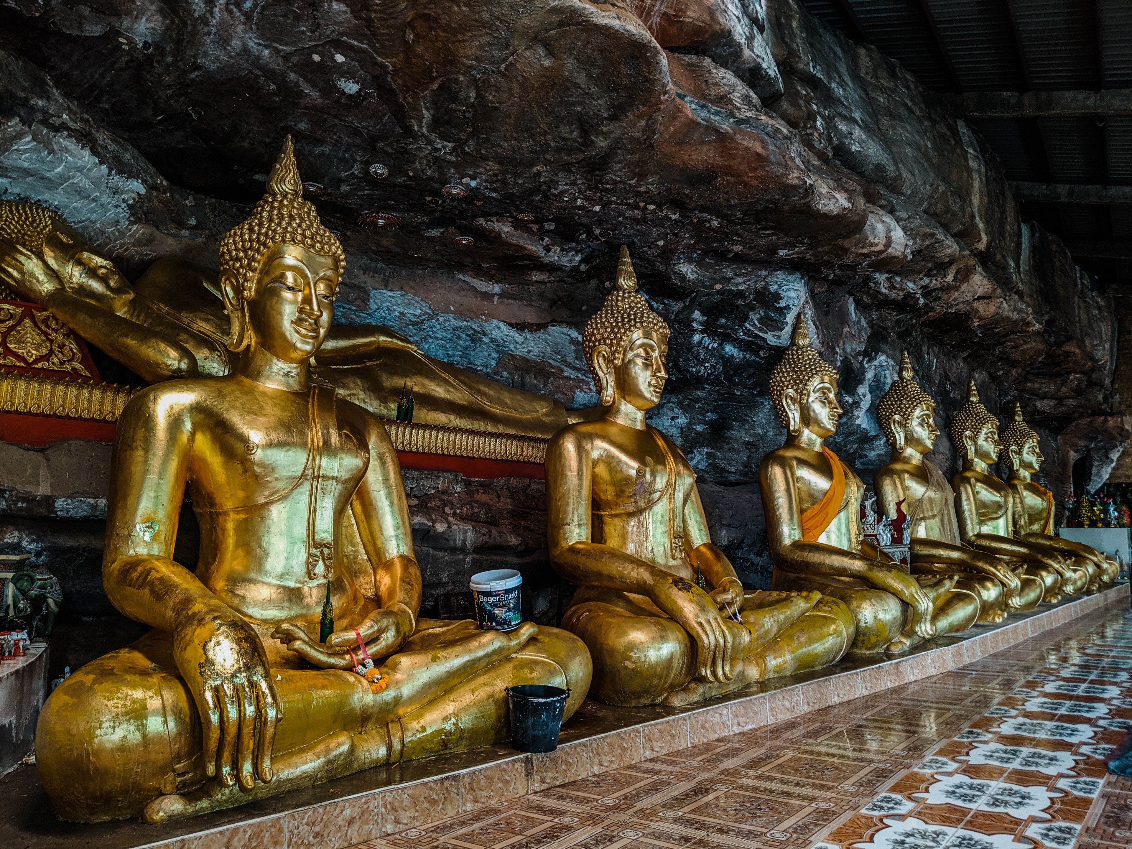 Pak Ou caves Buddha statues
