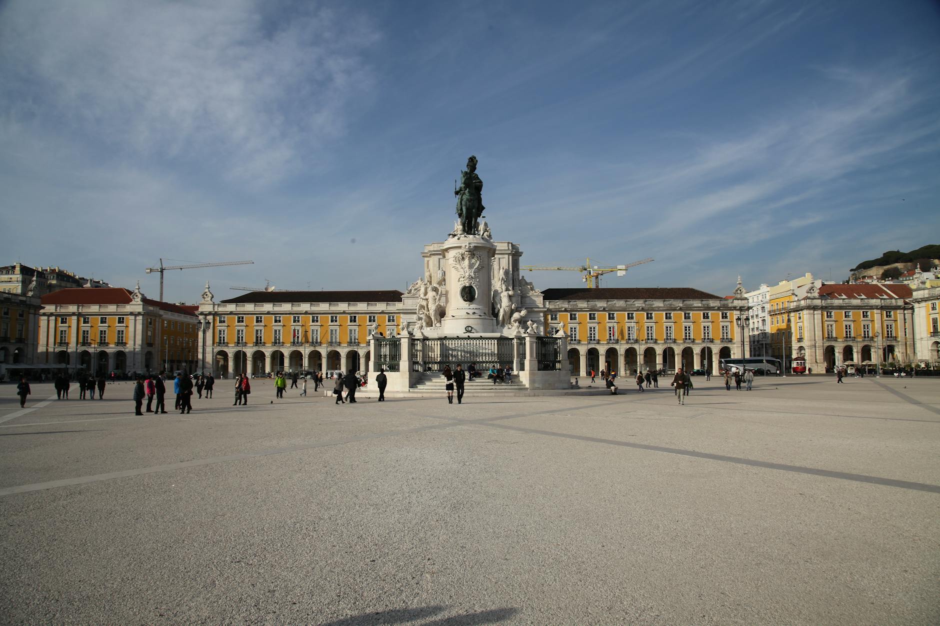 TORERO, Zagreb - iskrena recenzija i iskustva 6 Praça do Comércio in Lisbon on a Sunny Day