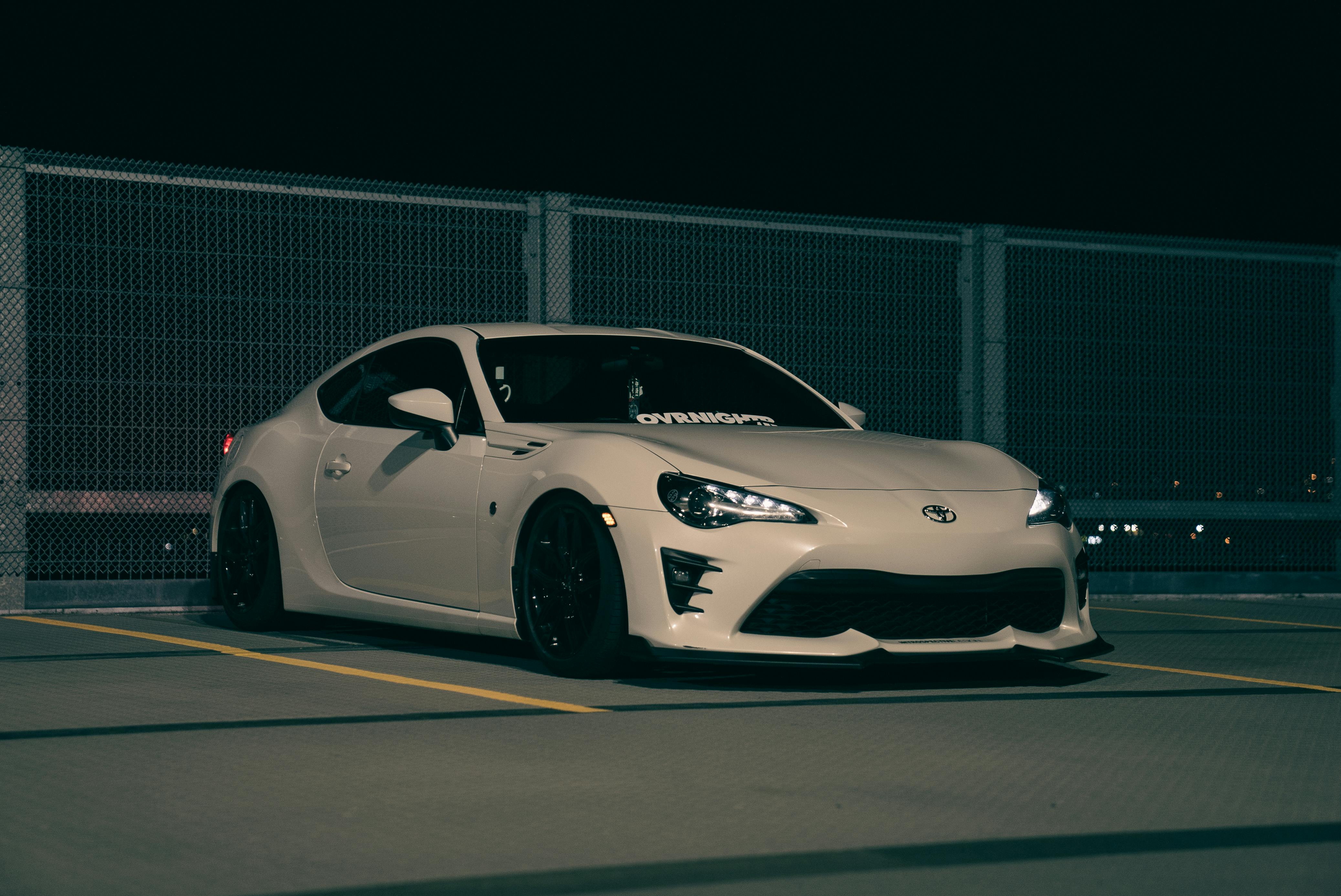Toyota recalls 550,000 vehicles over seat defect — Photo by Erik Mclean on Pexels