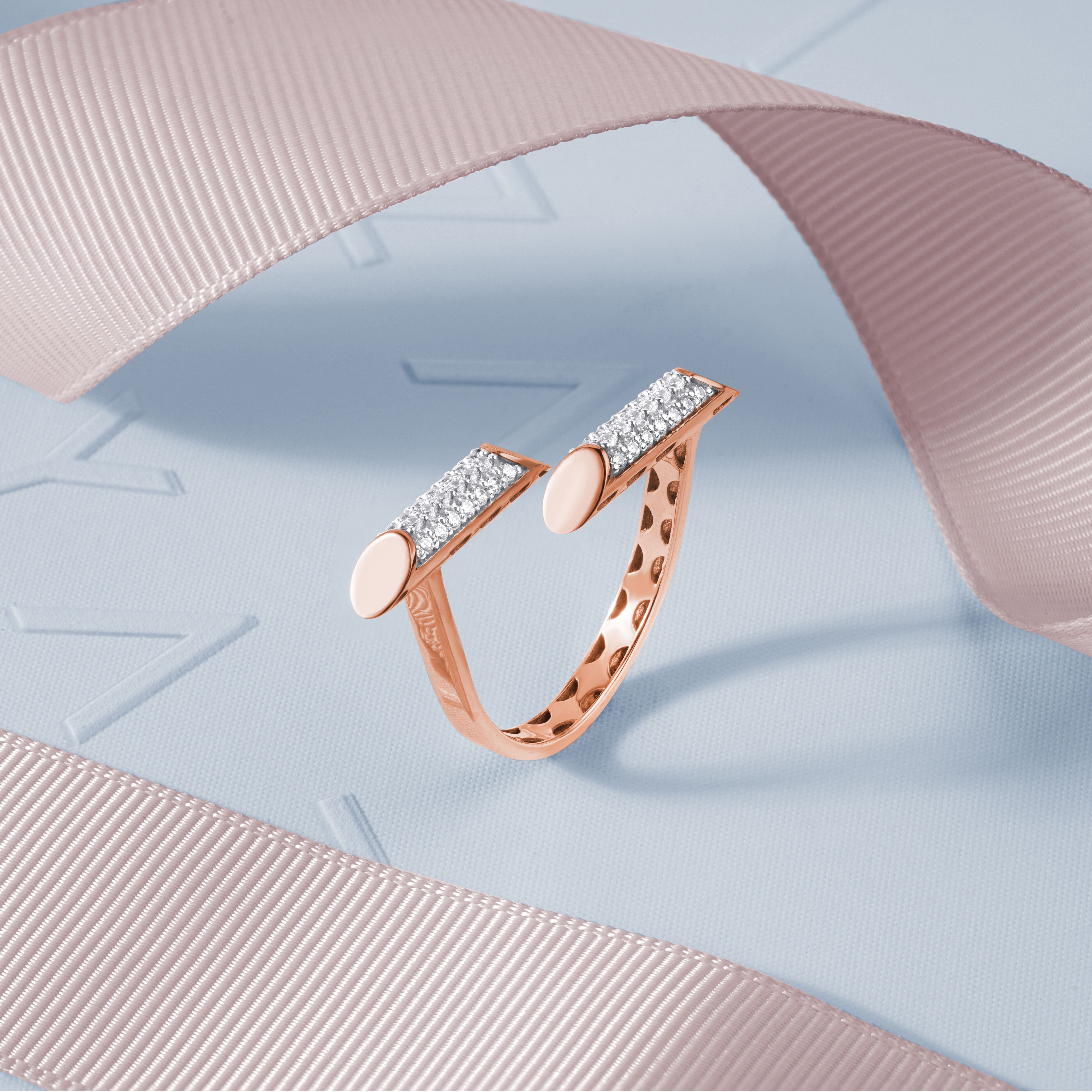 		“Jewelry that shines with elegance and sophistication, beautifully captured.” Shoot for @theofficialciyaza			