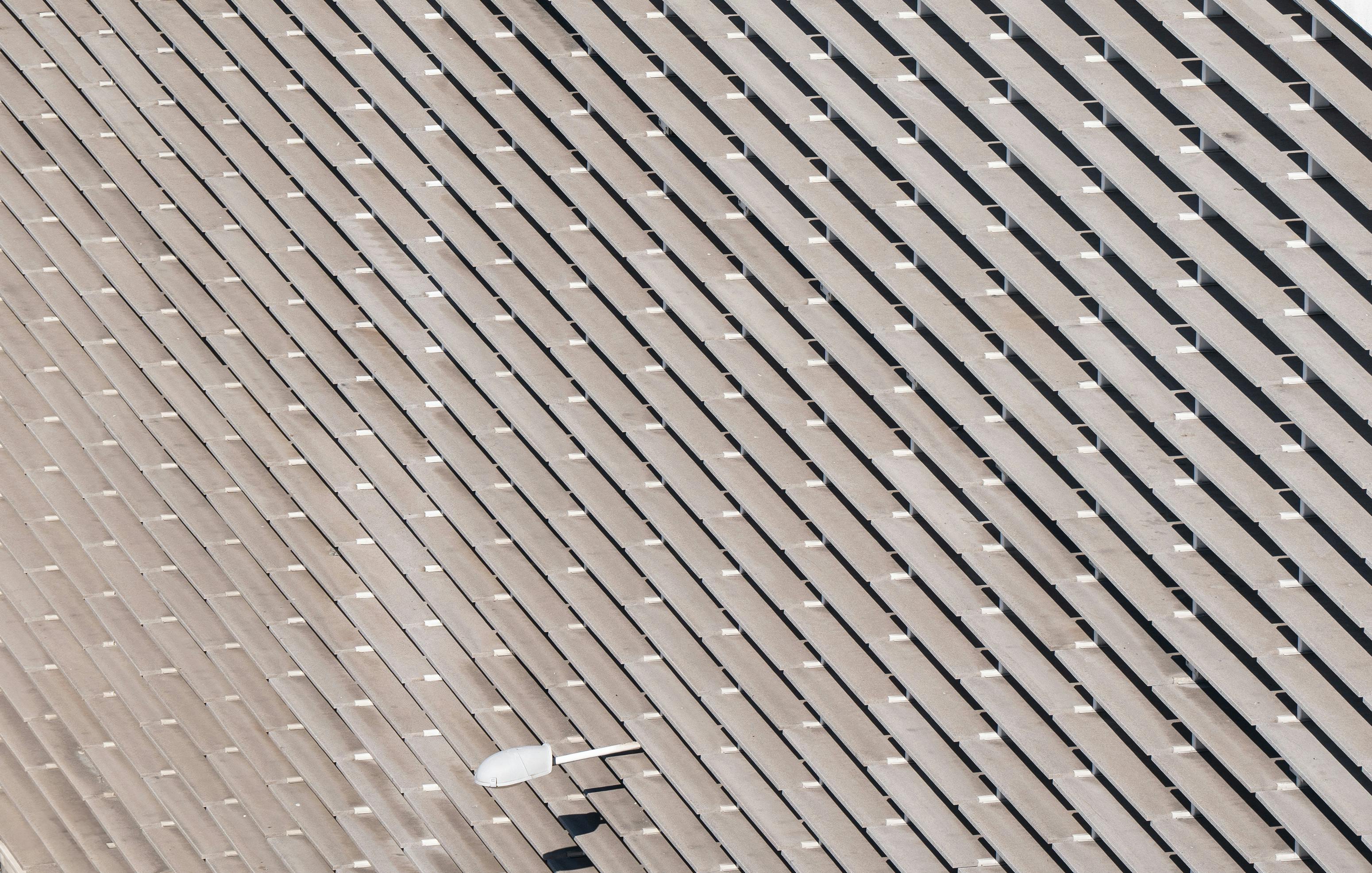 bezplatná Moderní Architektonická Fasáda S Geometrickými Vzory Základová fotografie