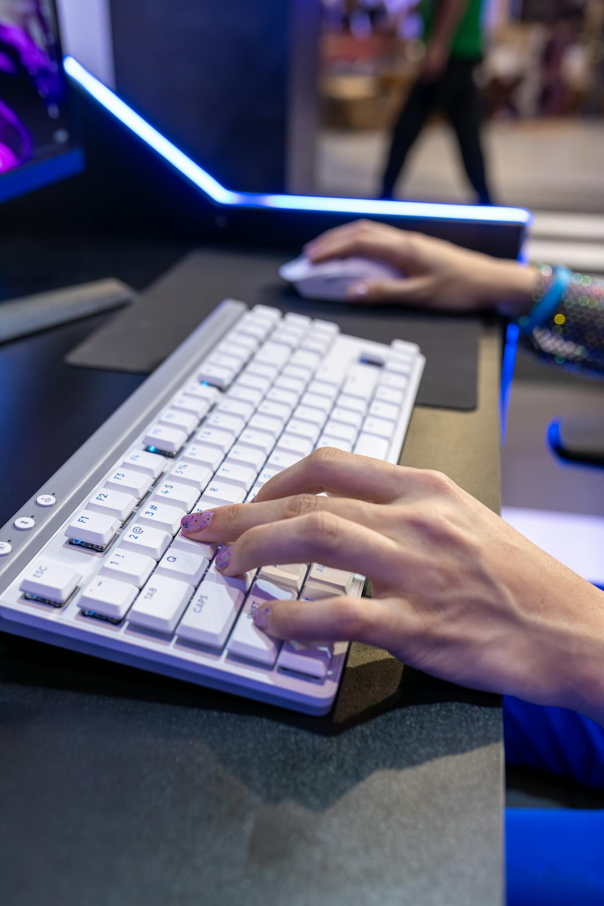 Emoji Typing Photos, Download The BEST Free Emoji Typing Stock Photos