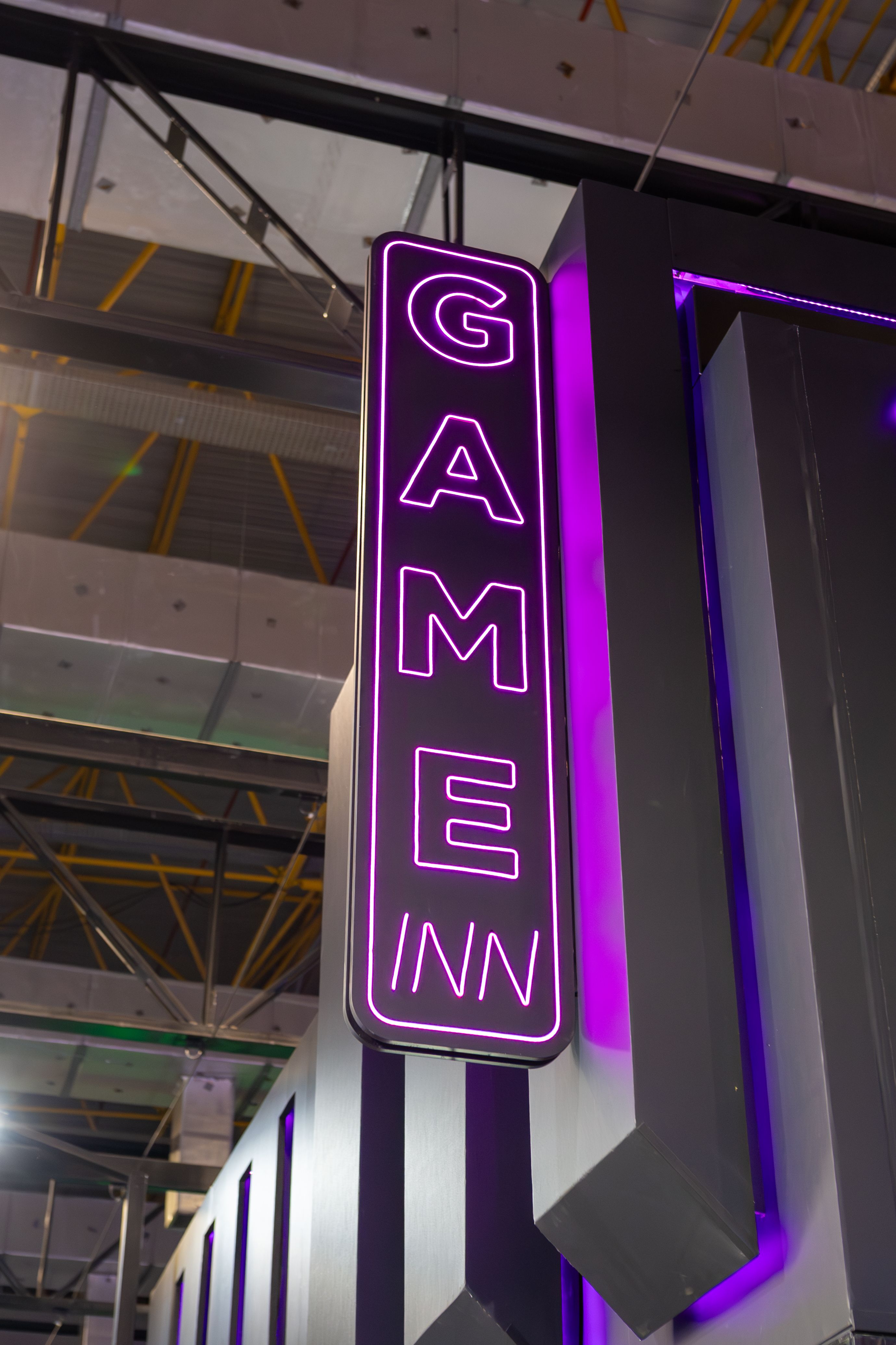 Vibrant Neon 'Game Inn' Sign in Industrial Setting · Free Stock Photo