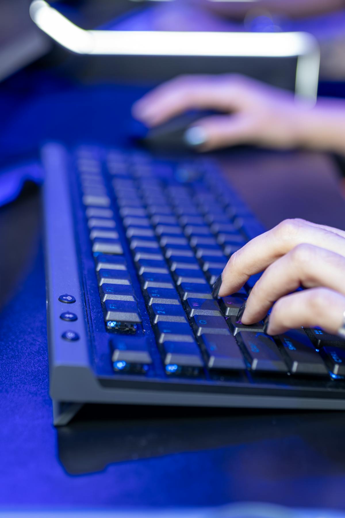 Emoji Typing Photos, Download The BEST Free Emoji Typing Stock Photos