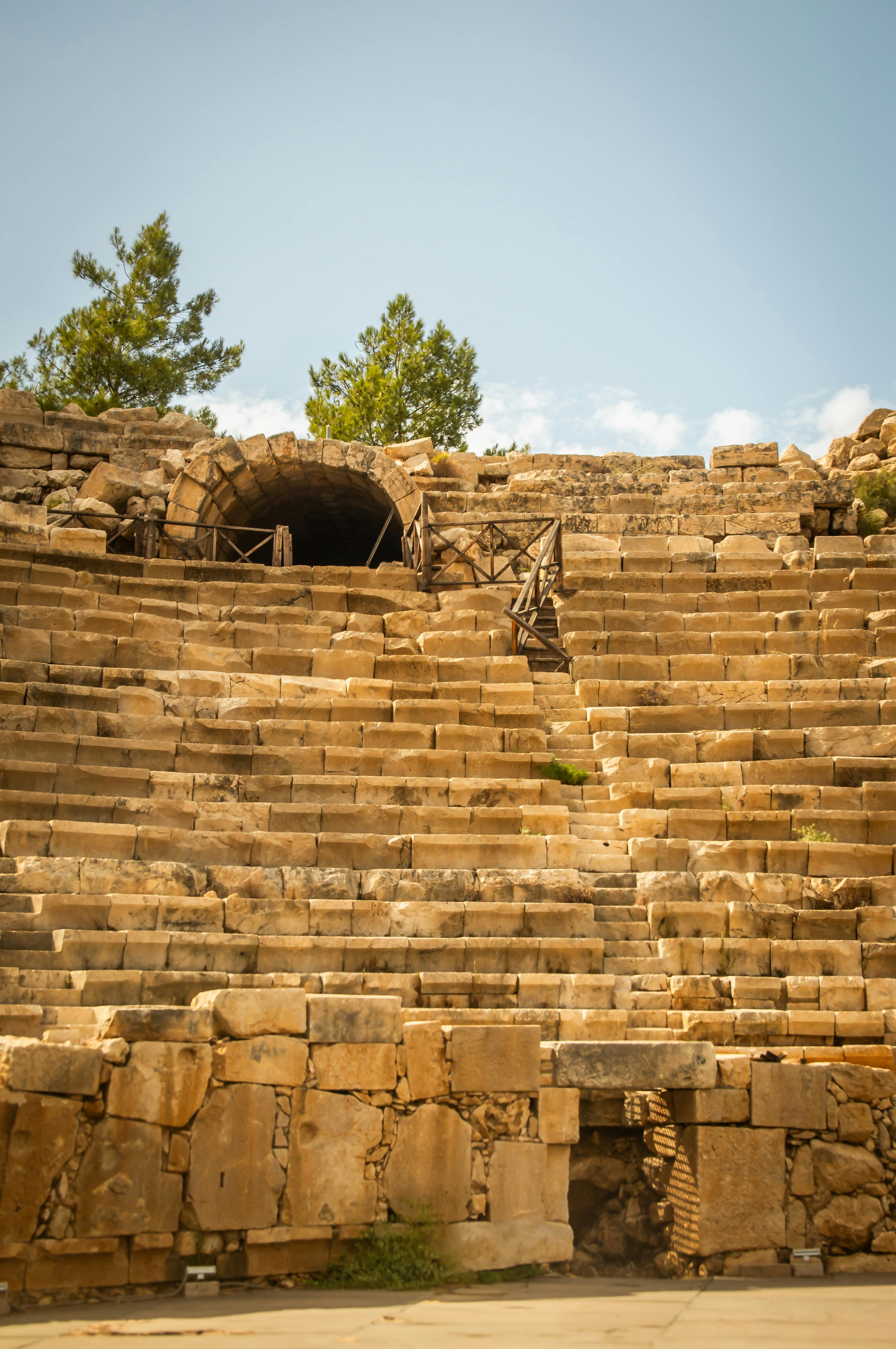 Kostenlos Antike Amphitheater Ruinen An Einem Sonnigen Tag Stock-Foto