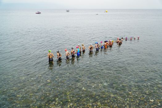 Mudanya'nın Sakin Sularında Yüzücüler Antrenman Yapıyor