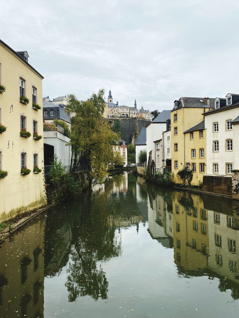 Living in Rollingergrund Explore → neighbourhood in Luxembourg City